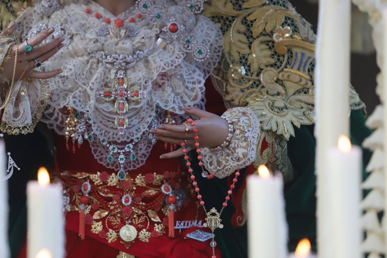 La fervorosa procesión de la cofradía de la O en Córdoba, en imágenes
