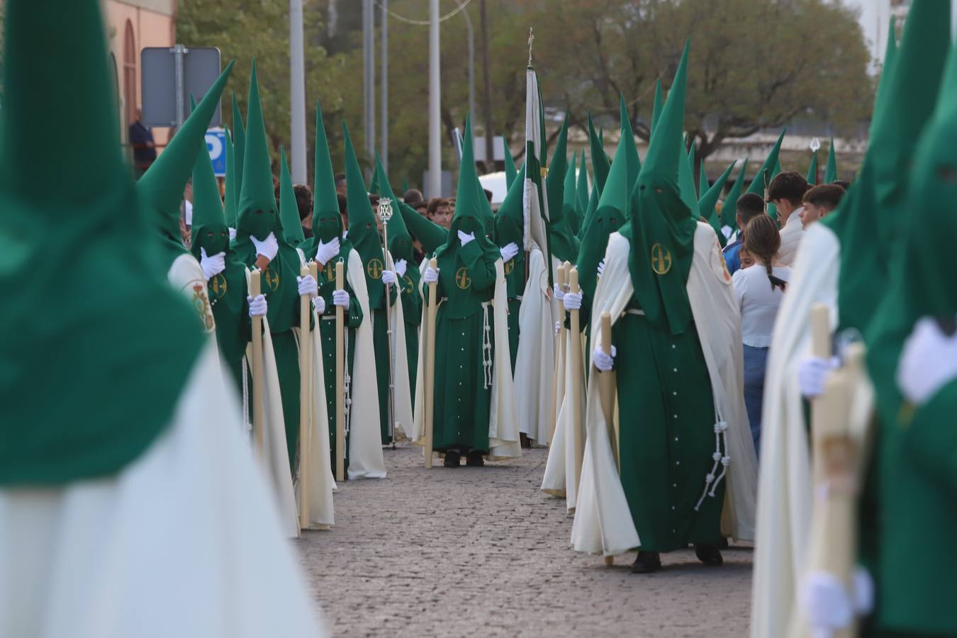 La fervorosa procesión de la cofradía de la O en Córdoba, en imágenes