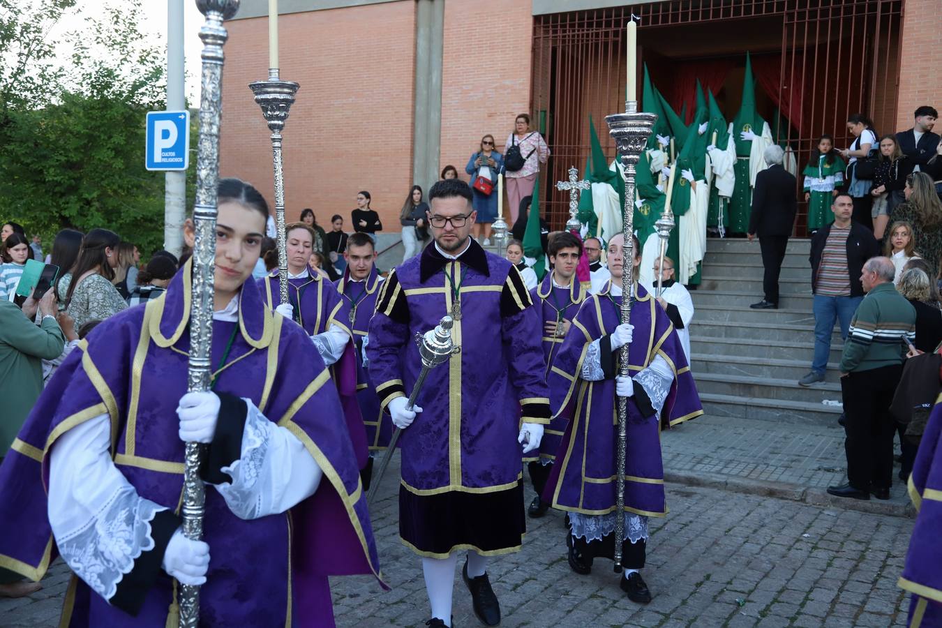 La fervorosa procesión de la cofradía de la O en Córdoba, en imágenes