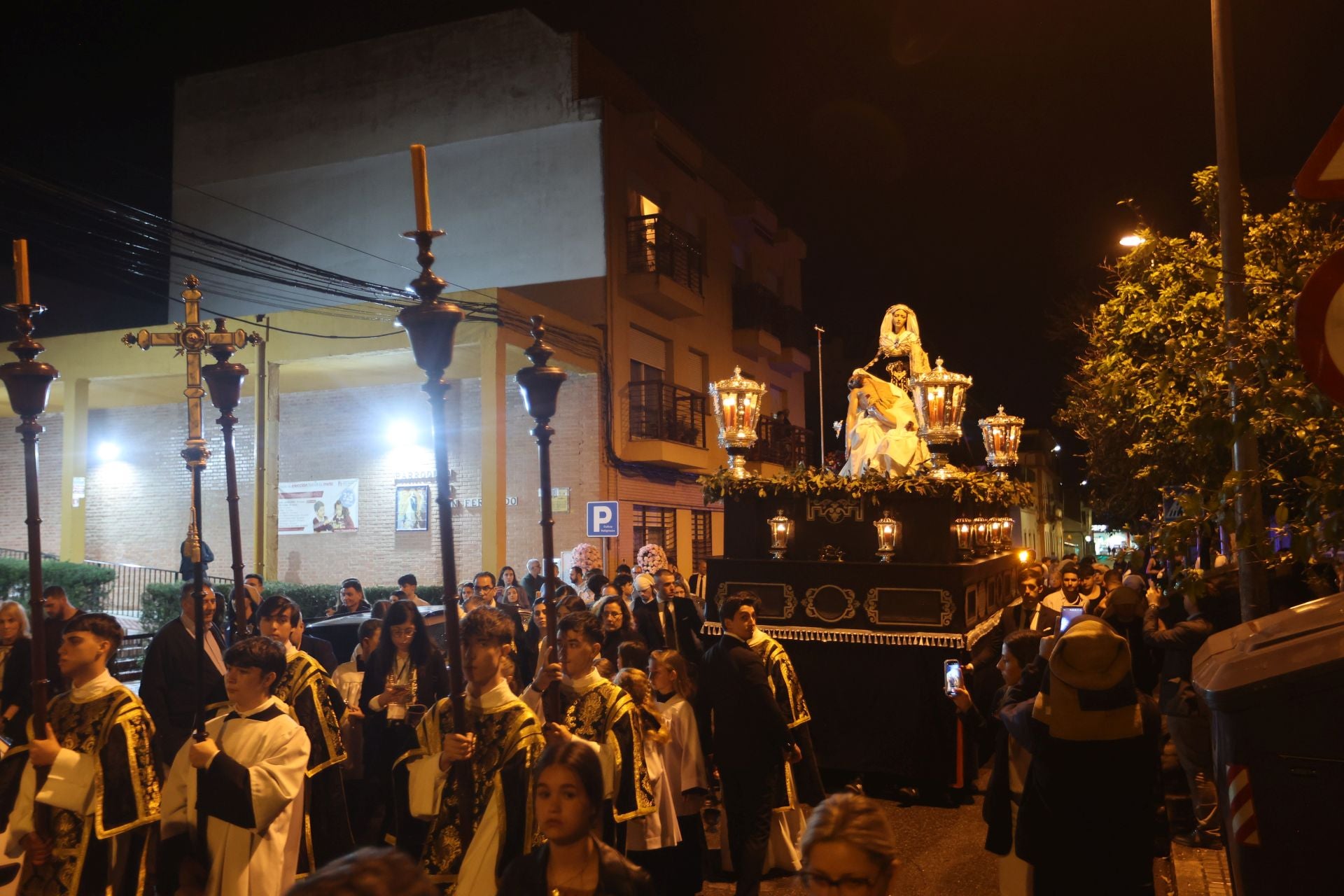 La íntima procesión del Traslado al Sepulcro de Córdoba, en imágenes