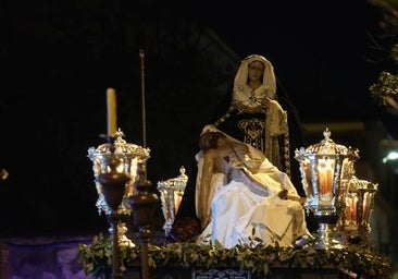 La íntima procesión del Traslado al Sepulcro, en imágenes