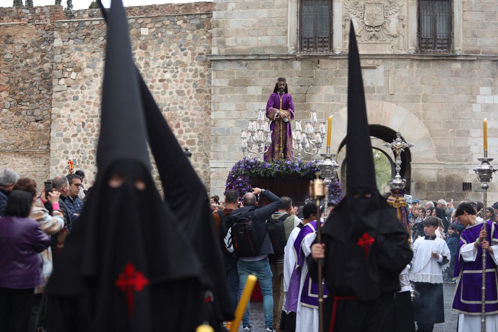 La emocionante procesión del Santo Encuentro de Toledo, en imágenes