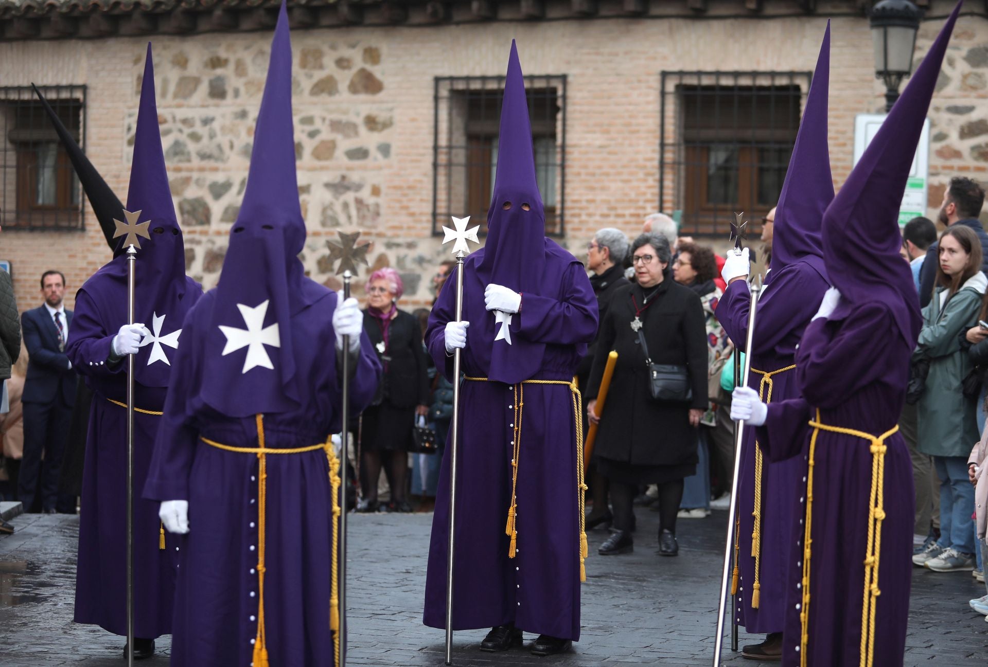 La emocionante procesión del Santo Encuentro de Toledo, en imágenes