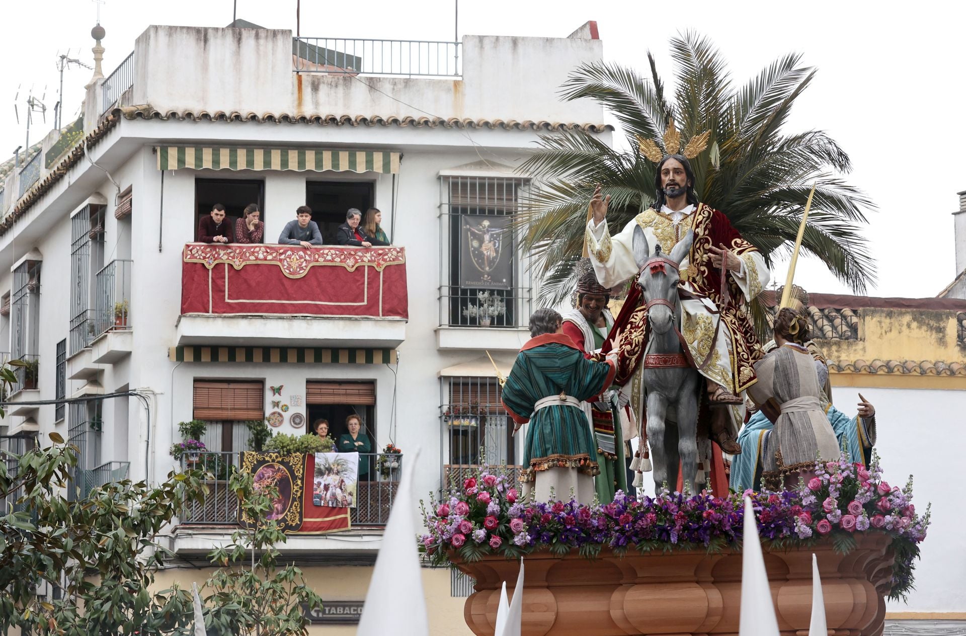La ilusionante salida de la Borrquita el Domingo de Ramos en Córdoba, en imágenes