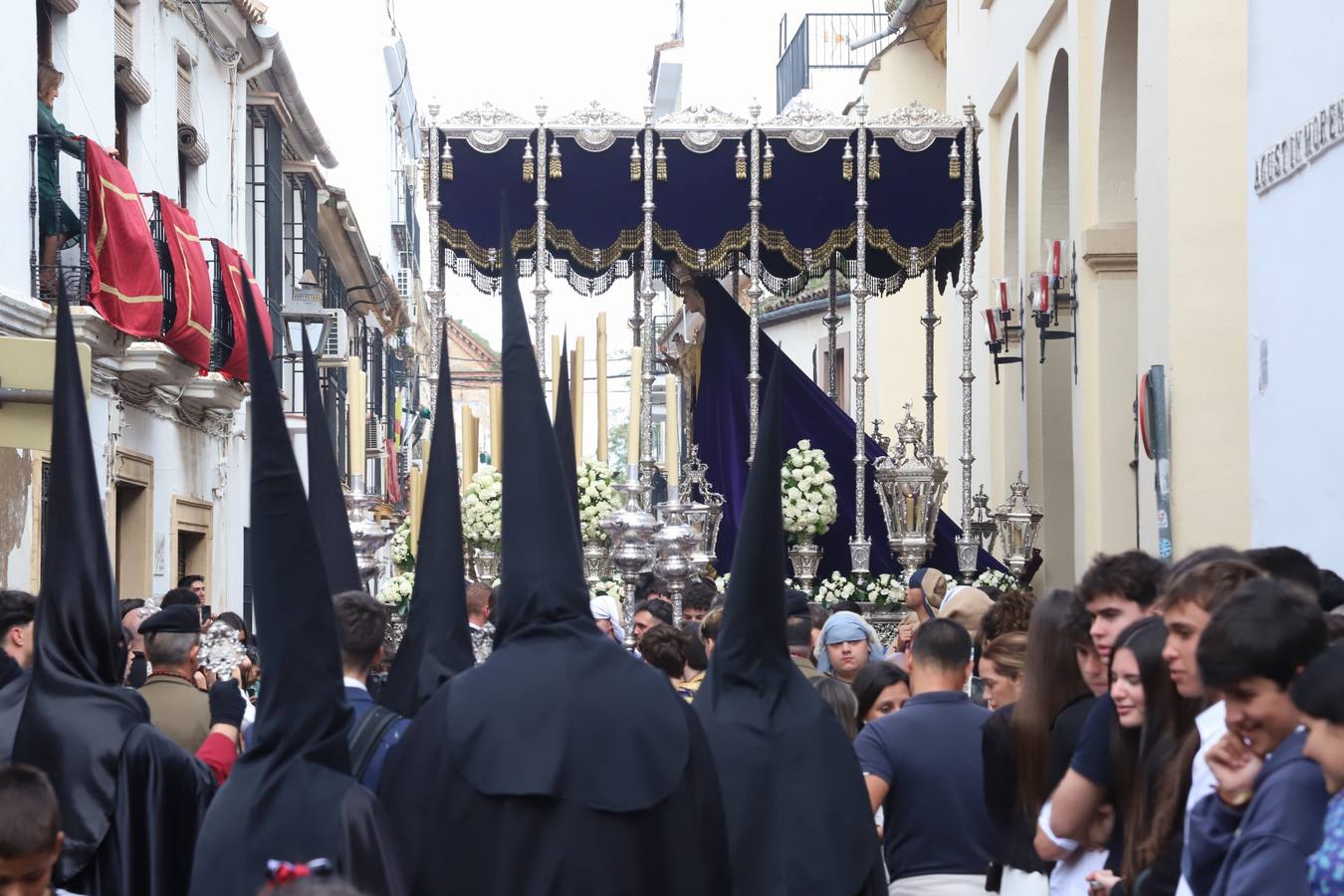 El sentido cortejo de las Penas de Santiago de Córdoba, en imágenes
