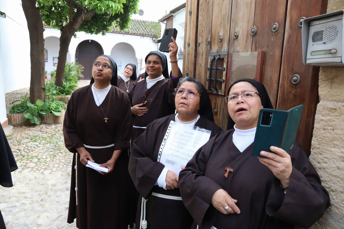 El sentido cortejo de las Penas de Santiago de Córdoba, en imágenes
