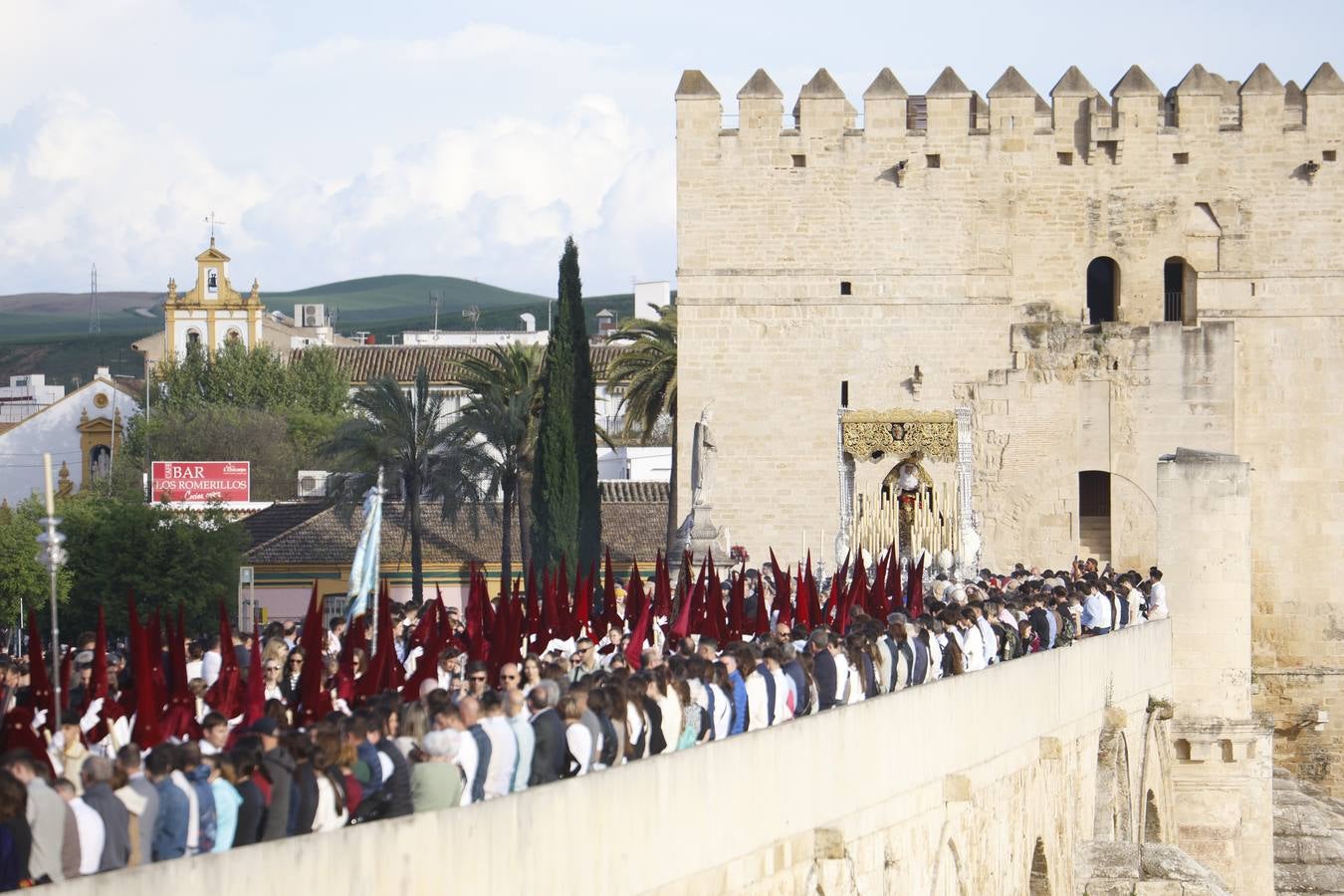 La clásica estación de penitencia de Vera-Cruz, en imágenes