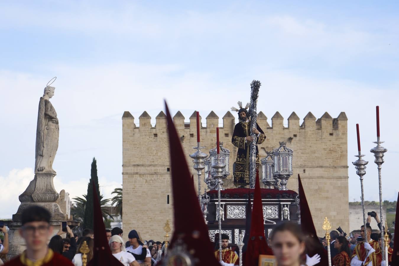 La clásica estación de penitencia de Vera-Cruz, en imágenes