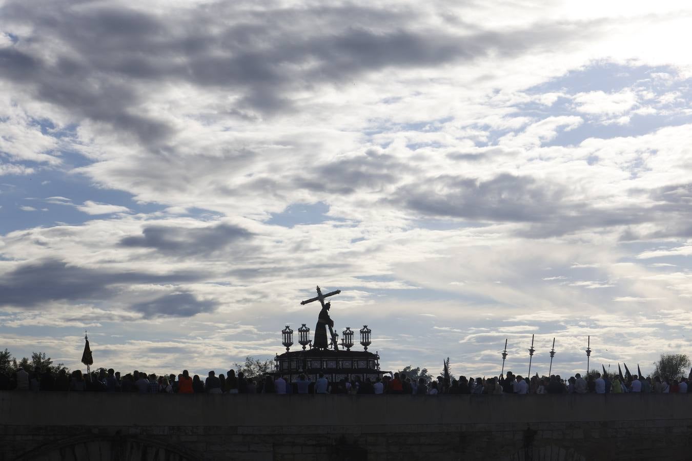 La clásica estación de penitencia de Vera-Cruz, en imágenes