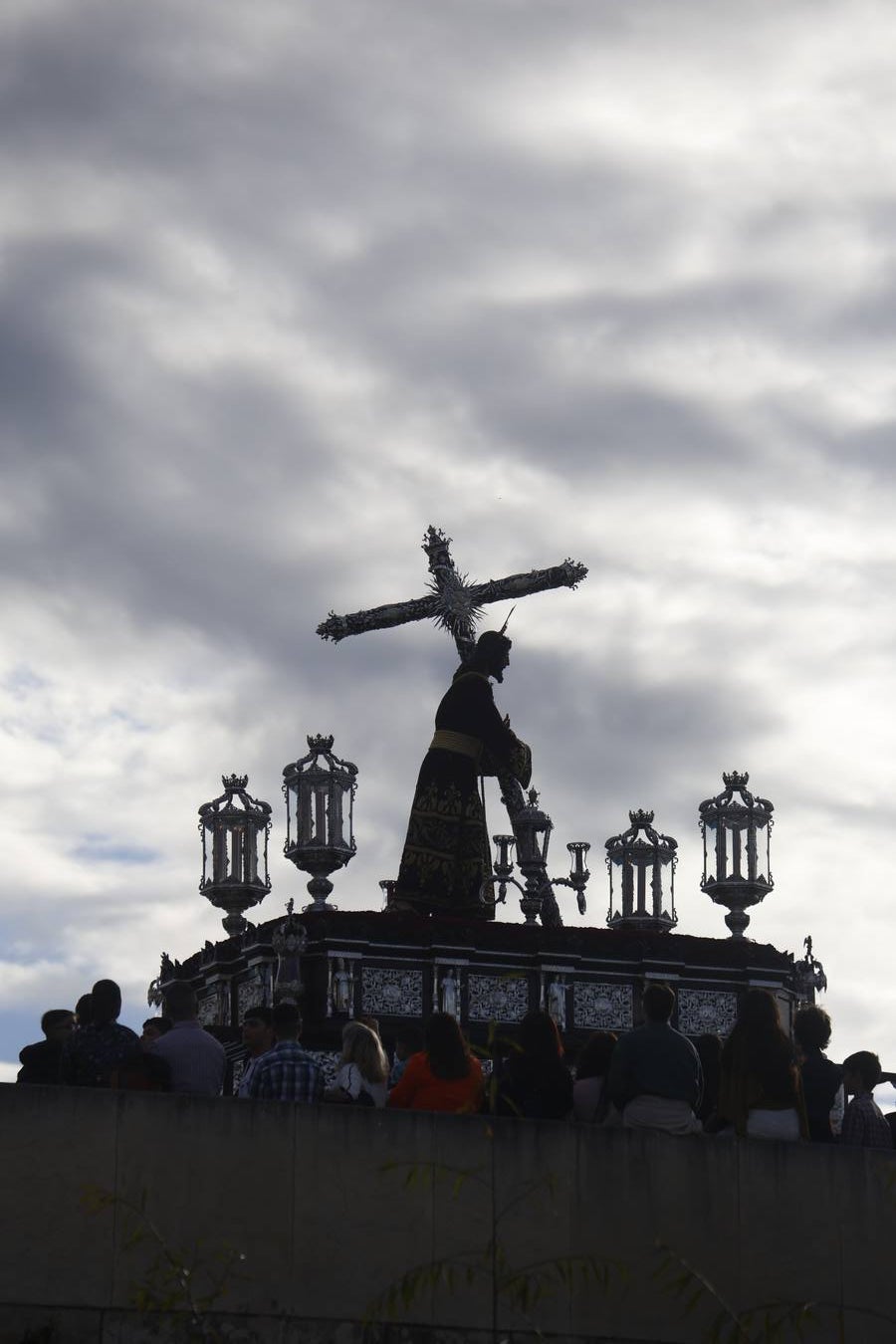 La clásica estación de penitencia de Vera-Cruz, en imágenes