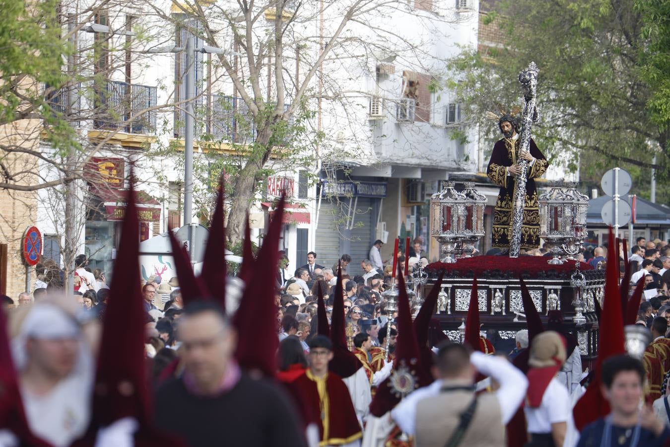 La clásica estación de penitencia de Vera-Cruz, en imágenes