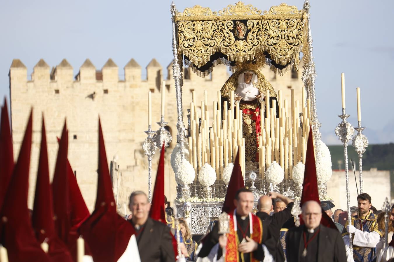 La clásica estación de penitencia de Vera-Cruz, en imágenes