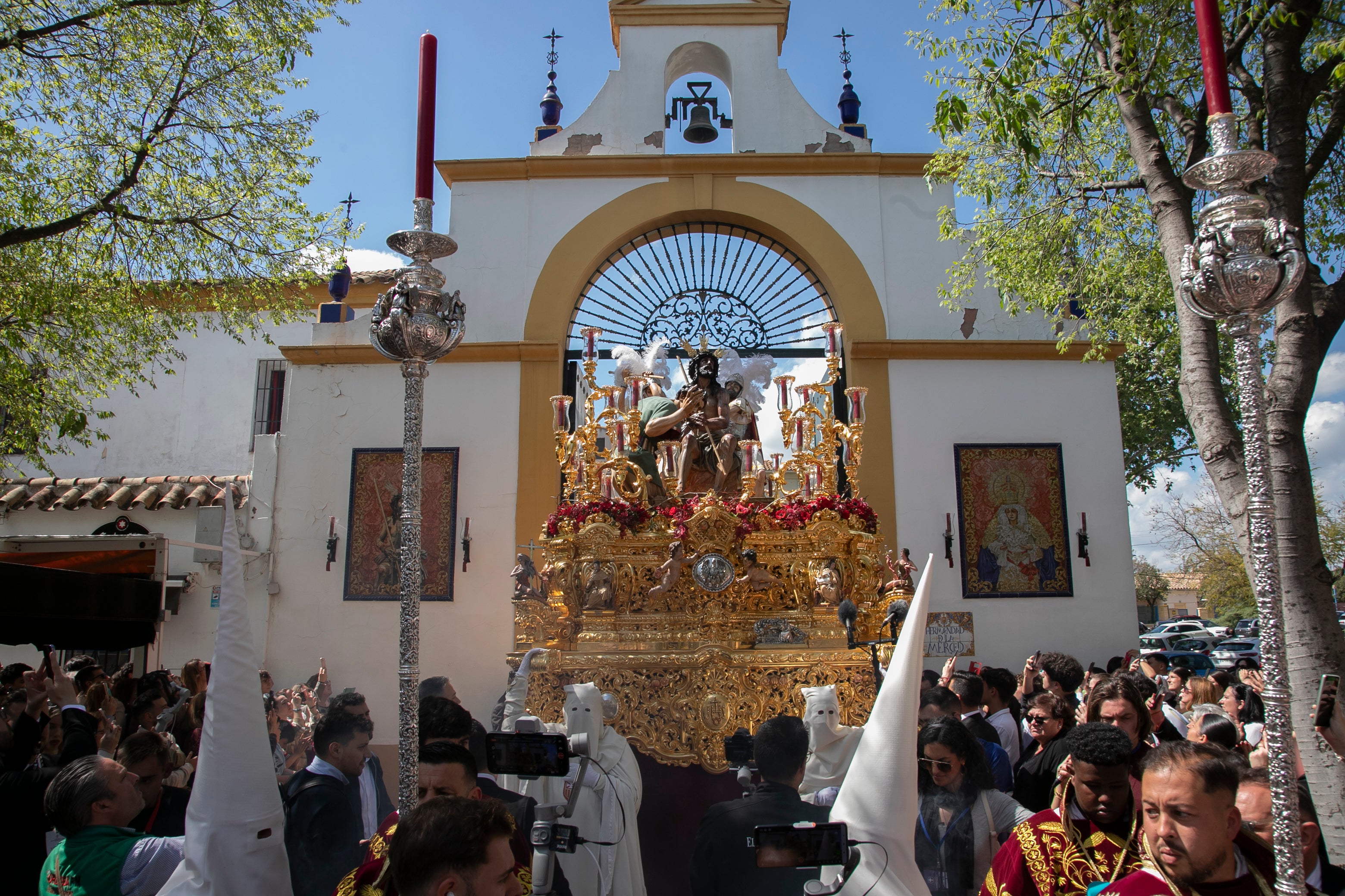 El ímpetu de la Merced transita por el Lunes Santo de Córdoba, en imágenes