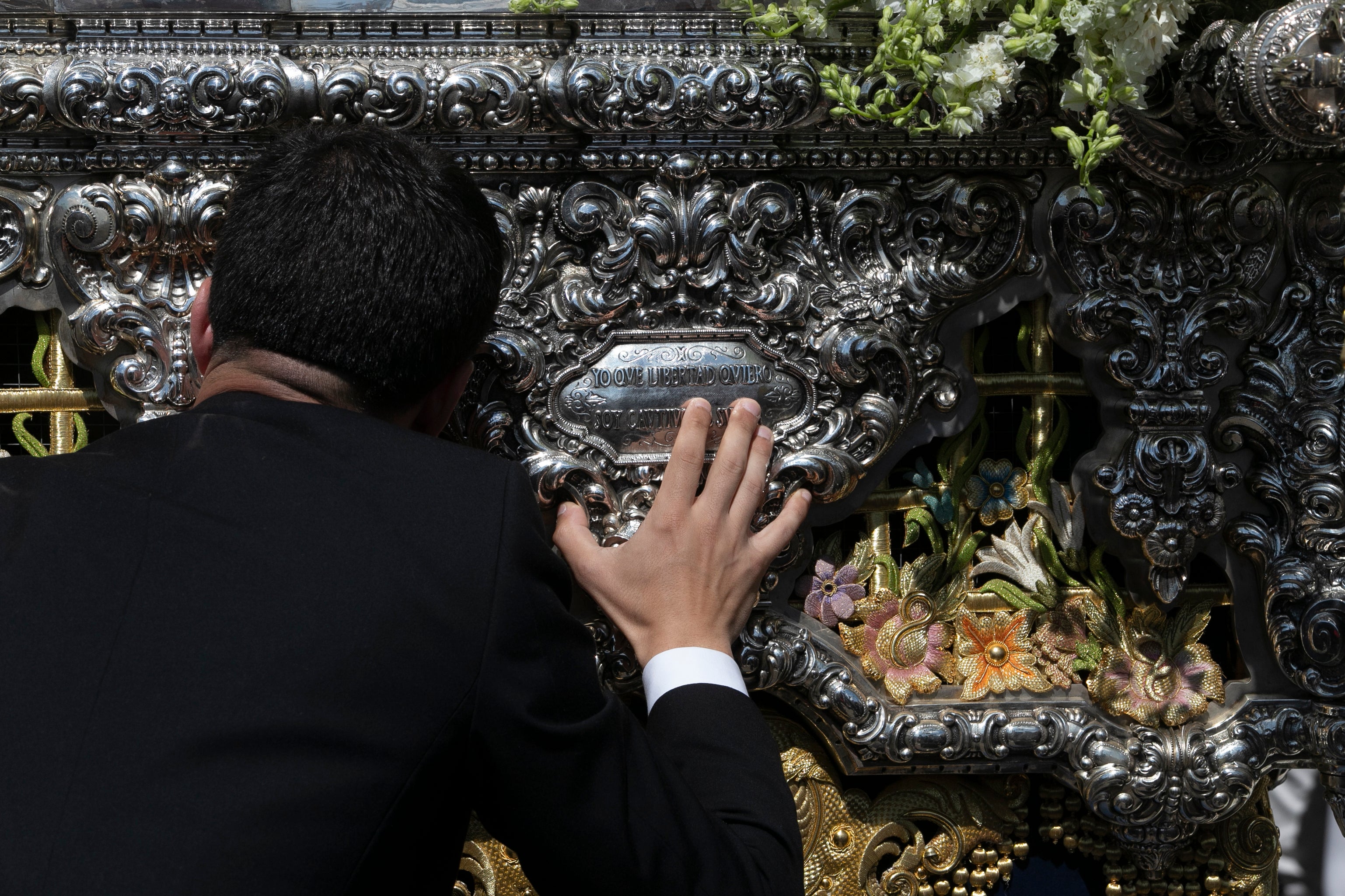 El ímpetu de la Merced transita por el Lunes Santo de Córdoba, en imágenes