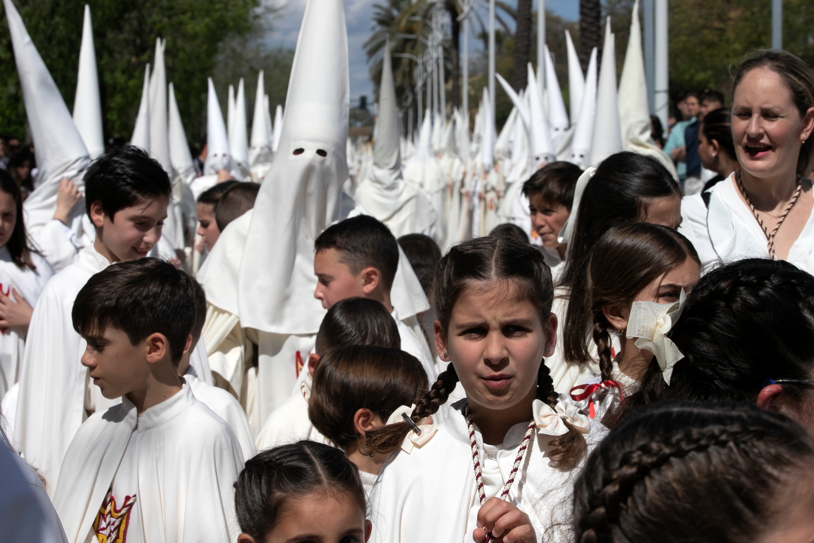 El ímpetu de la Merced transita por el Lunes Santo de Córdoba, en imágenes