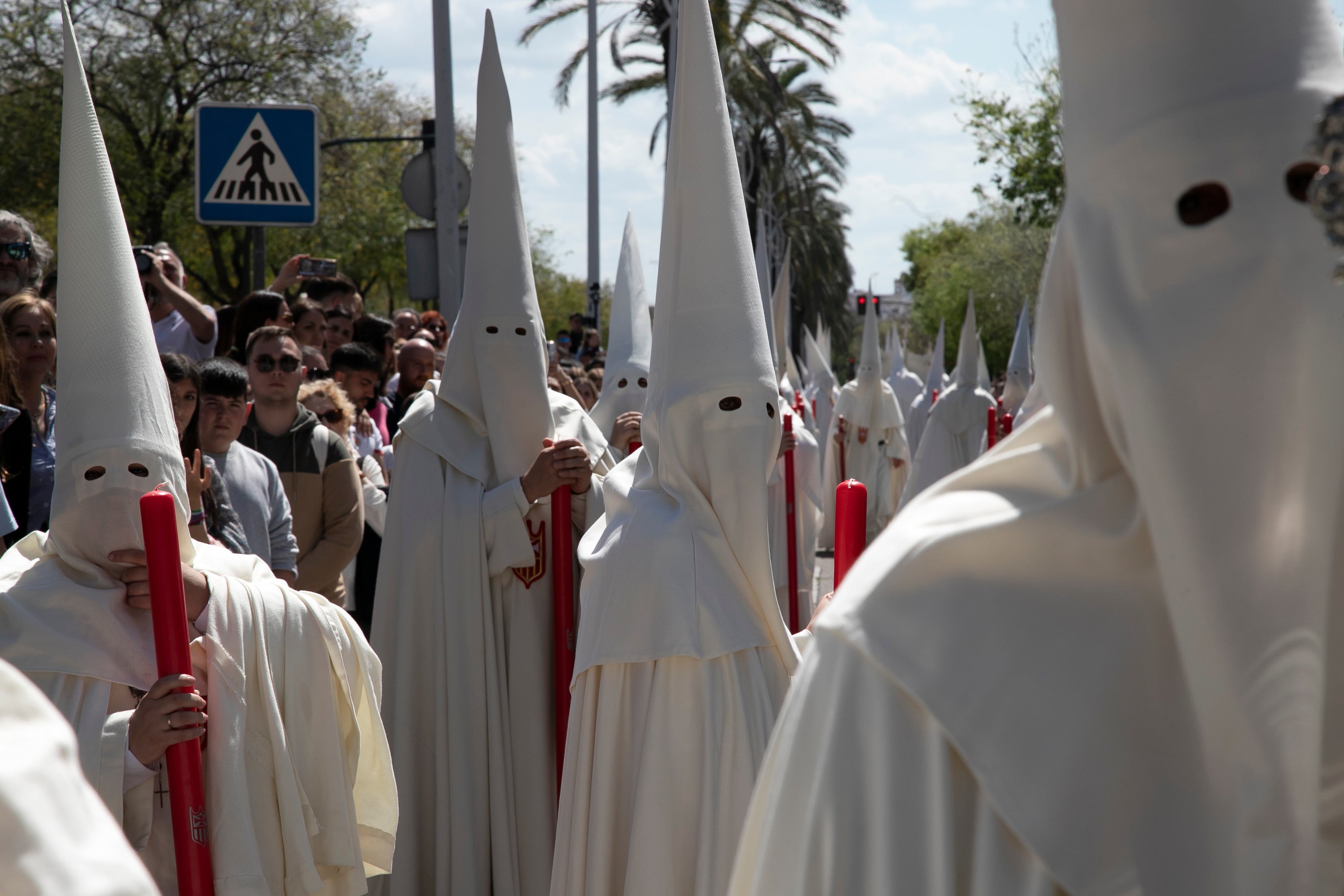 El ímpetu de la Merced transita por el Lunes Santo de Córdoba, en imágenes