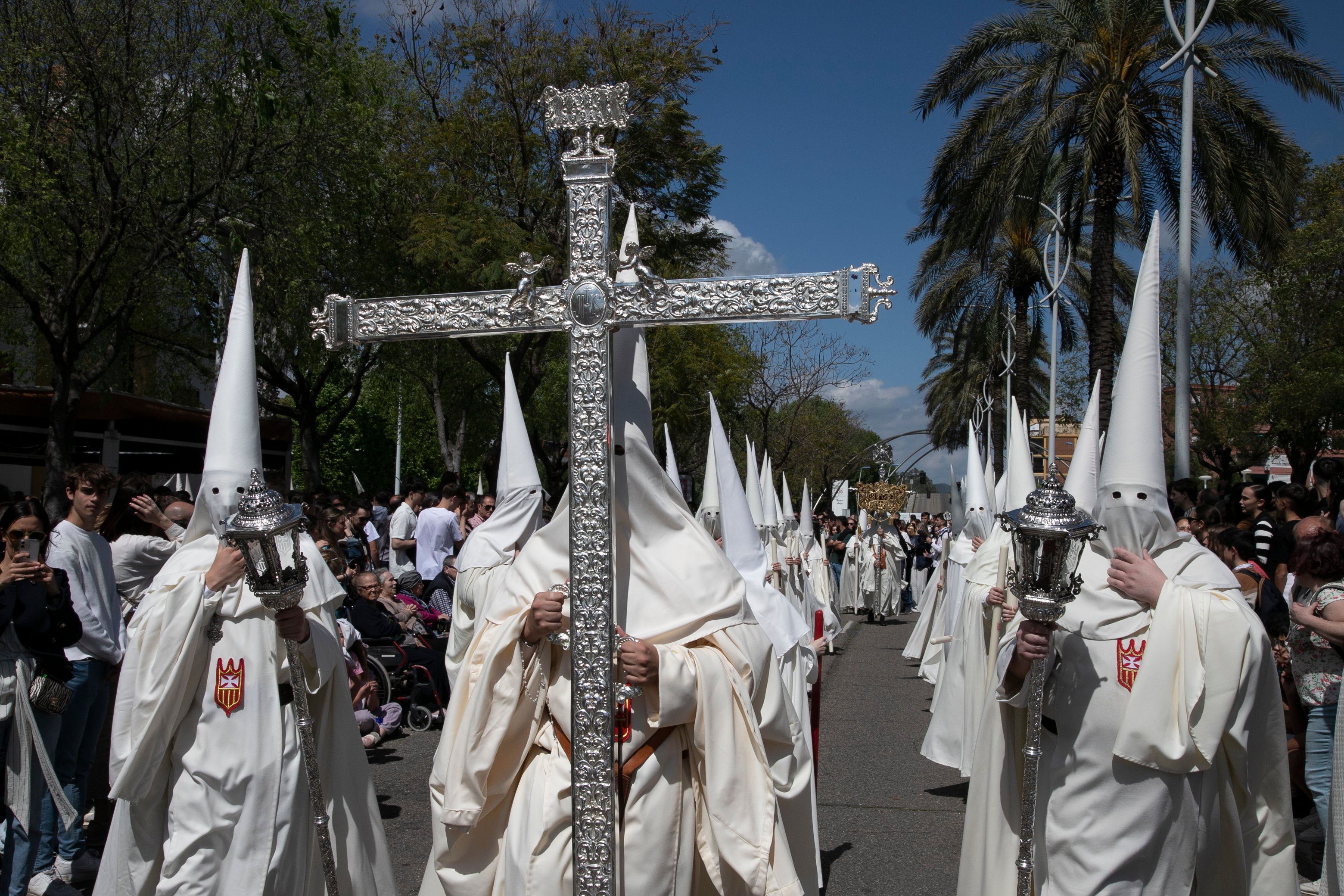 El ímpetu de la Merced transita por el Lunes Santo de Córdoba, en imágenes