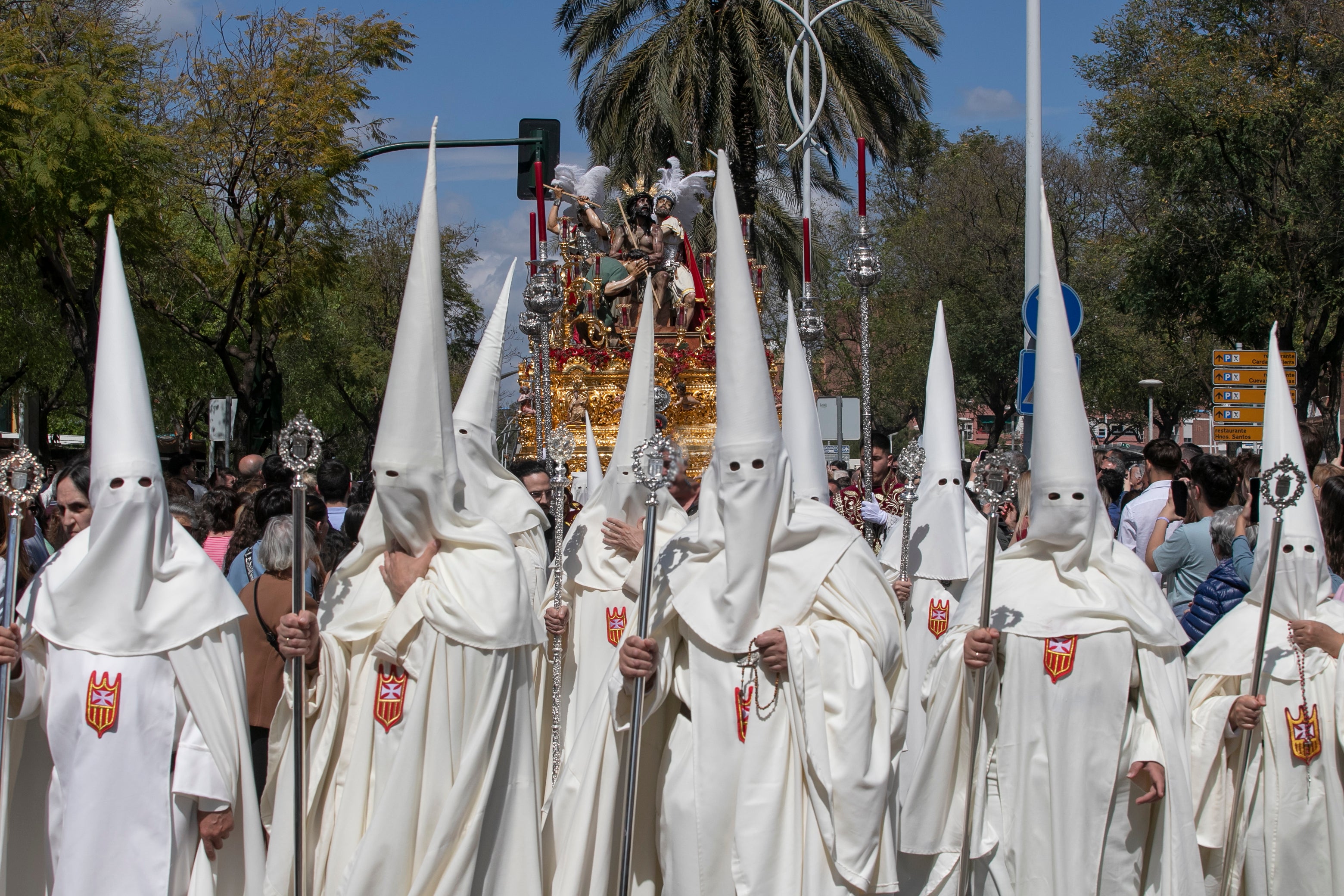 El ímpetu de la Merced transita por el Lunes Santo de Córdoba, en imágenes