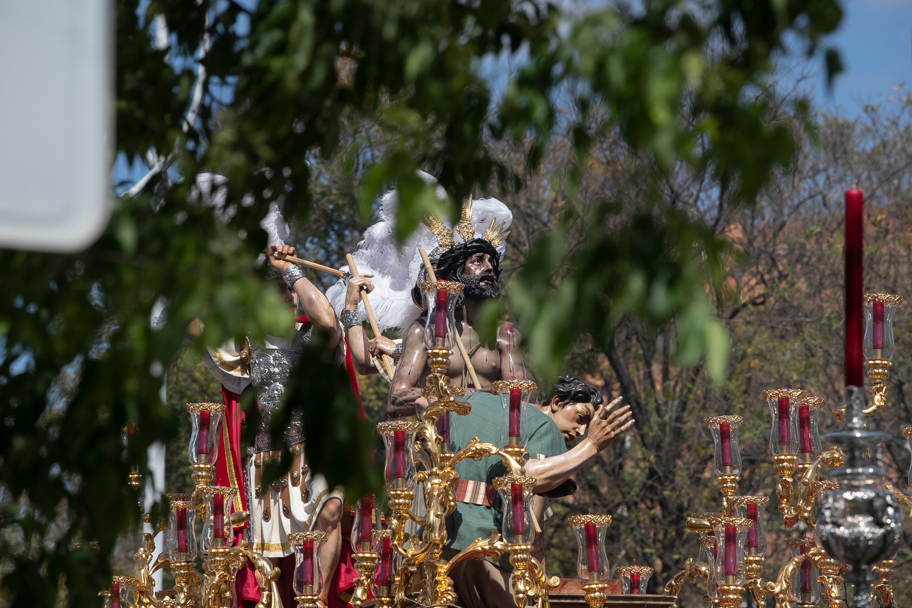 El ímpetu de la Merced transita por el Lunes Santo de Córdoba, en imágenes