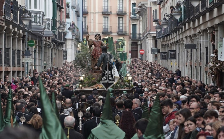 Imagen principal - Los misterios dolorosos del Rosario saca a la calle el Valladolid el arte único de Gregorio Fernández