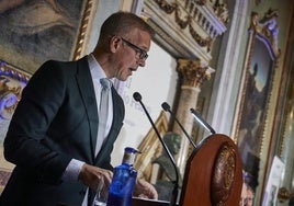 Ander Gil, expresidente del Senado, renuncia a su escaño en la Cámara Alta para dedicarse al sector privado