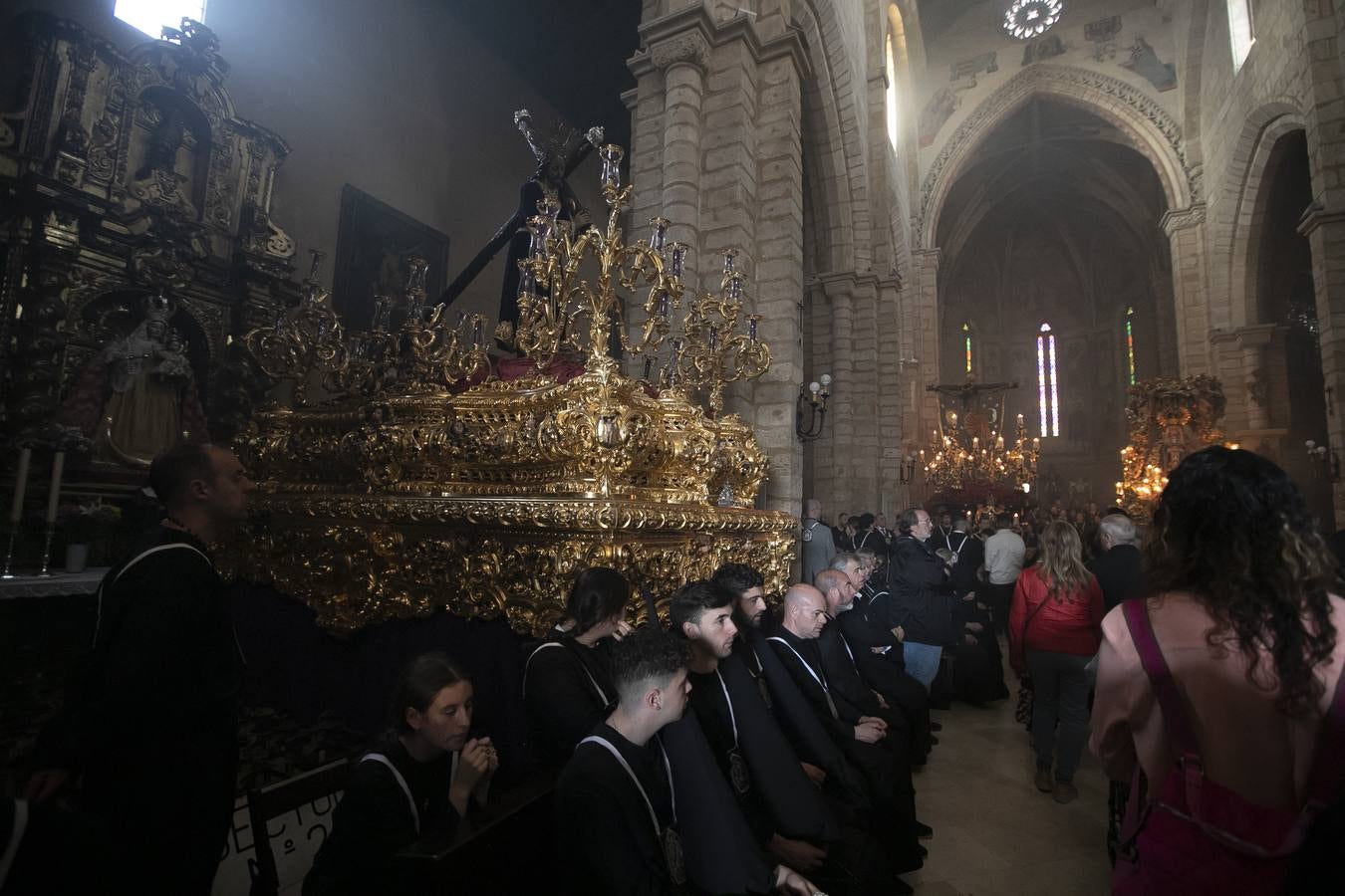 La decepción de la hermandad de Ánimas, en imágenes