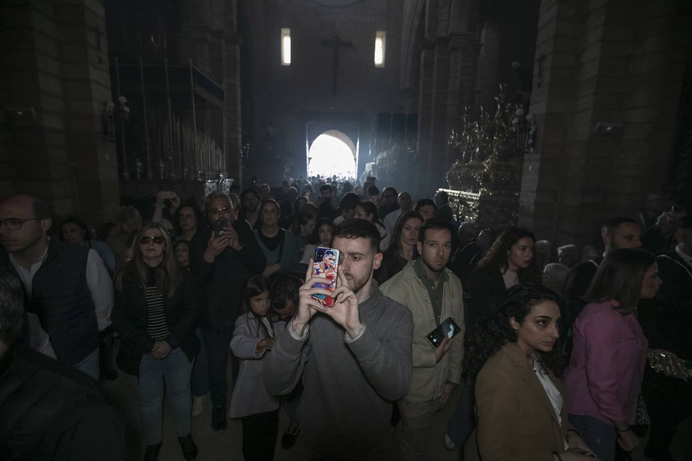 La decepción de la hermandad de Ánimas, en imágenes