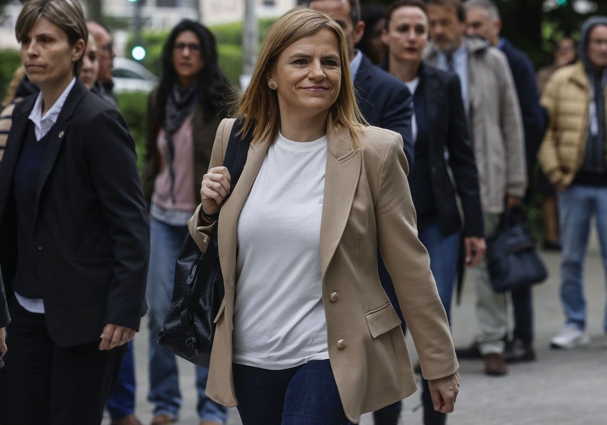 Imagen de la delegada del Gobierno, Pilar Bernabé, este lunes a su llegada a la Ciudad de la Justicia de Valencia
