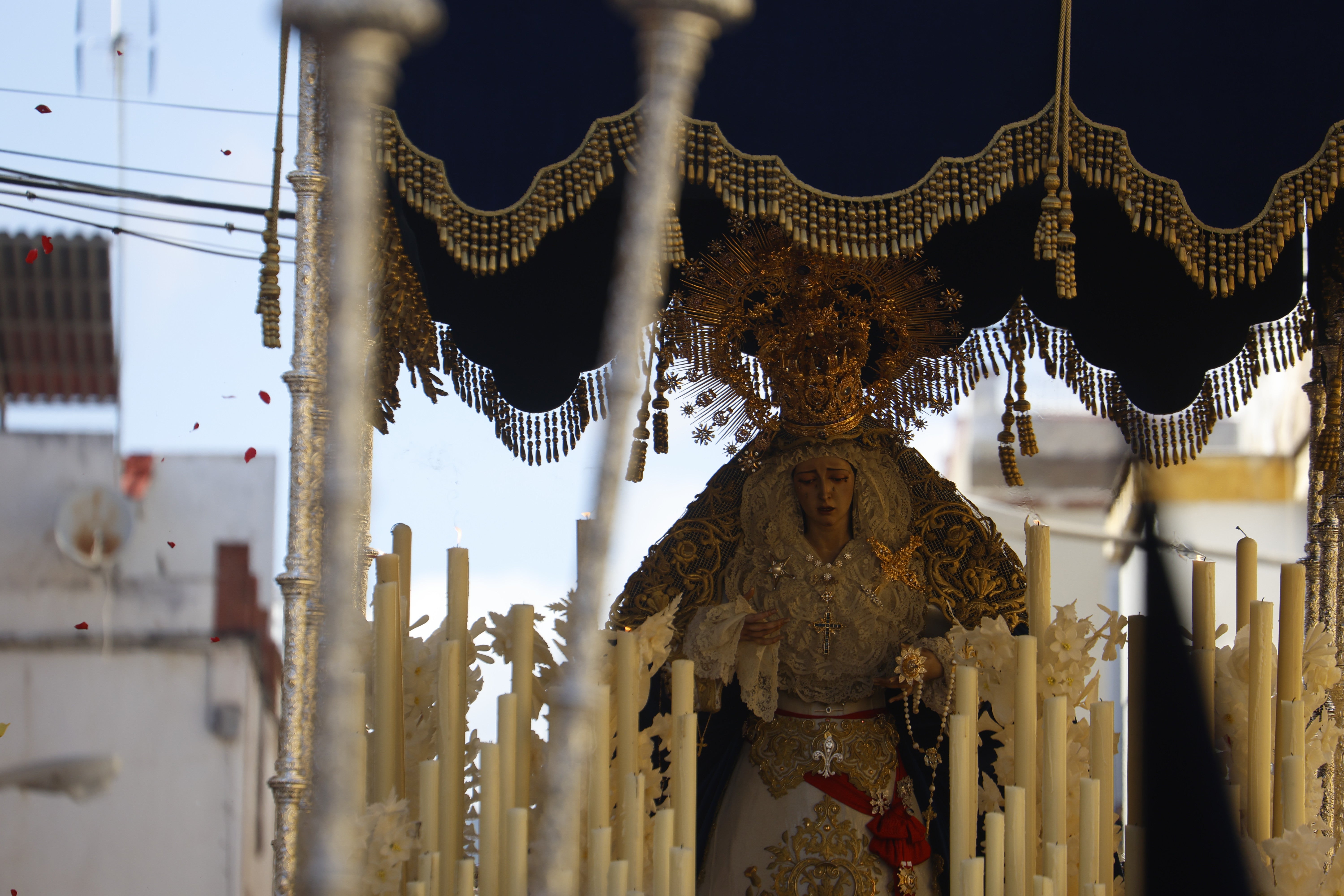 El emocionante paso de la hermandad de la Estrella por el Lunes Santo de Córdoba, en imágenes