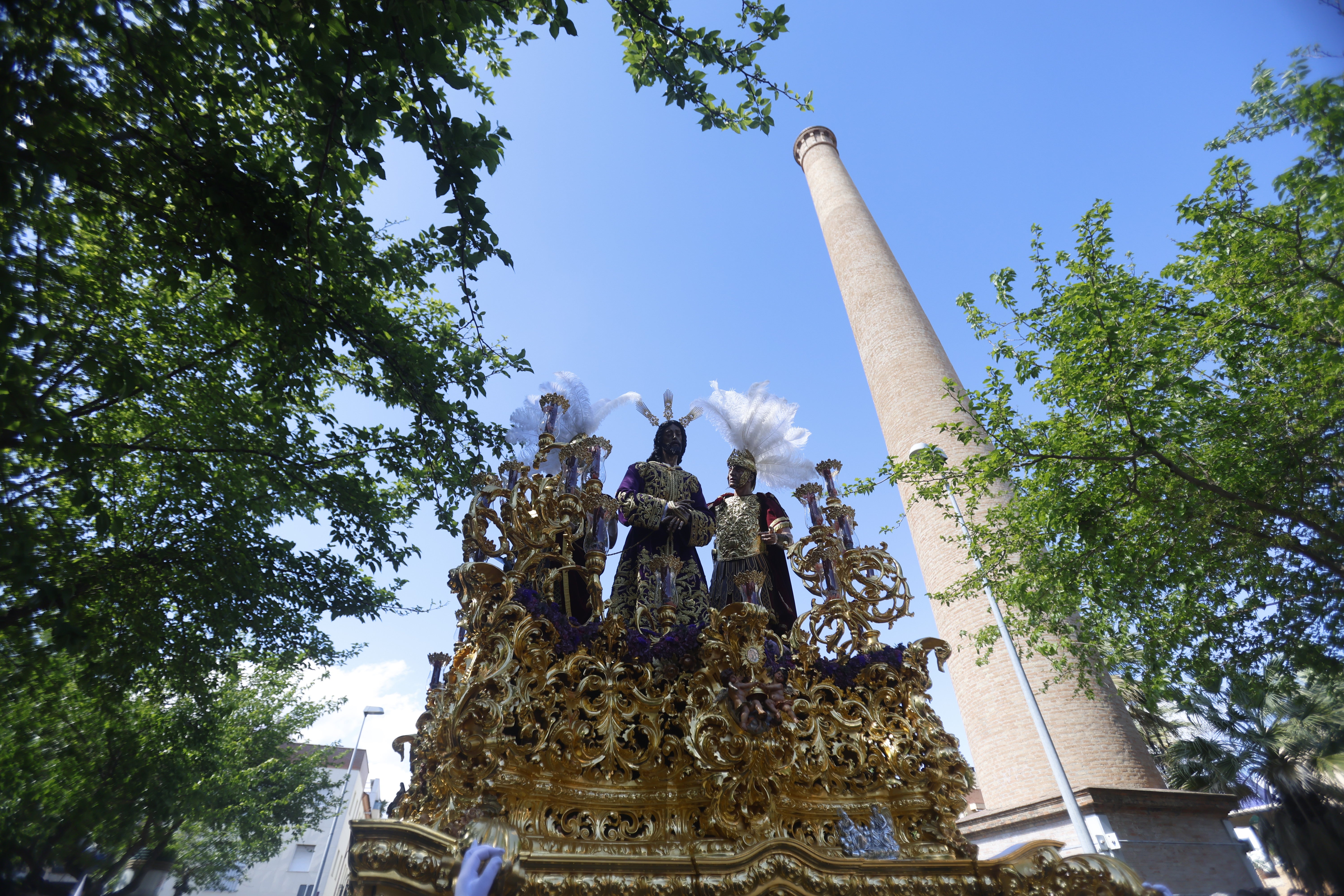 El emocionante paso de la hermandad de la Estrella por el Lunes Santo de Córdoba, en imágenes
