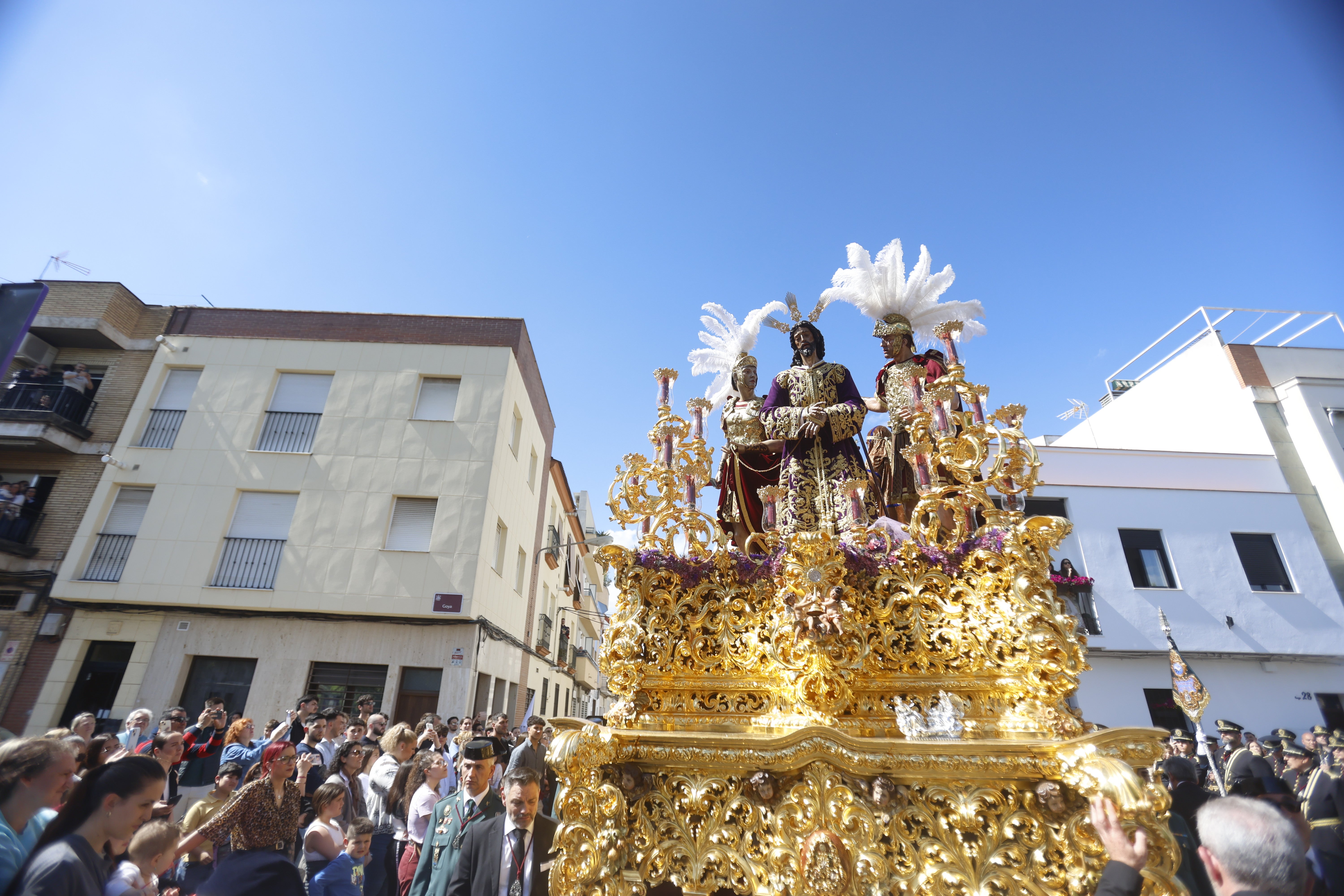 El emocionante paso de la hermandad de la Estrella por el Lunes Santo de Córdoba, en imágenes