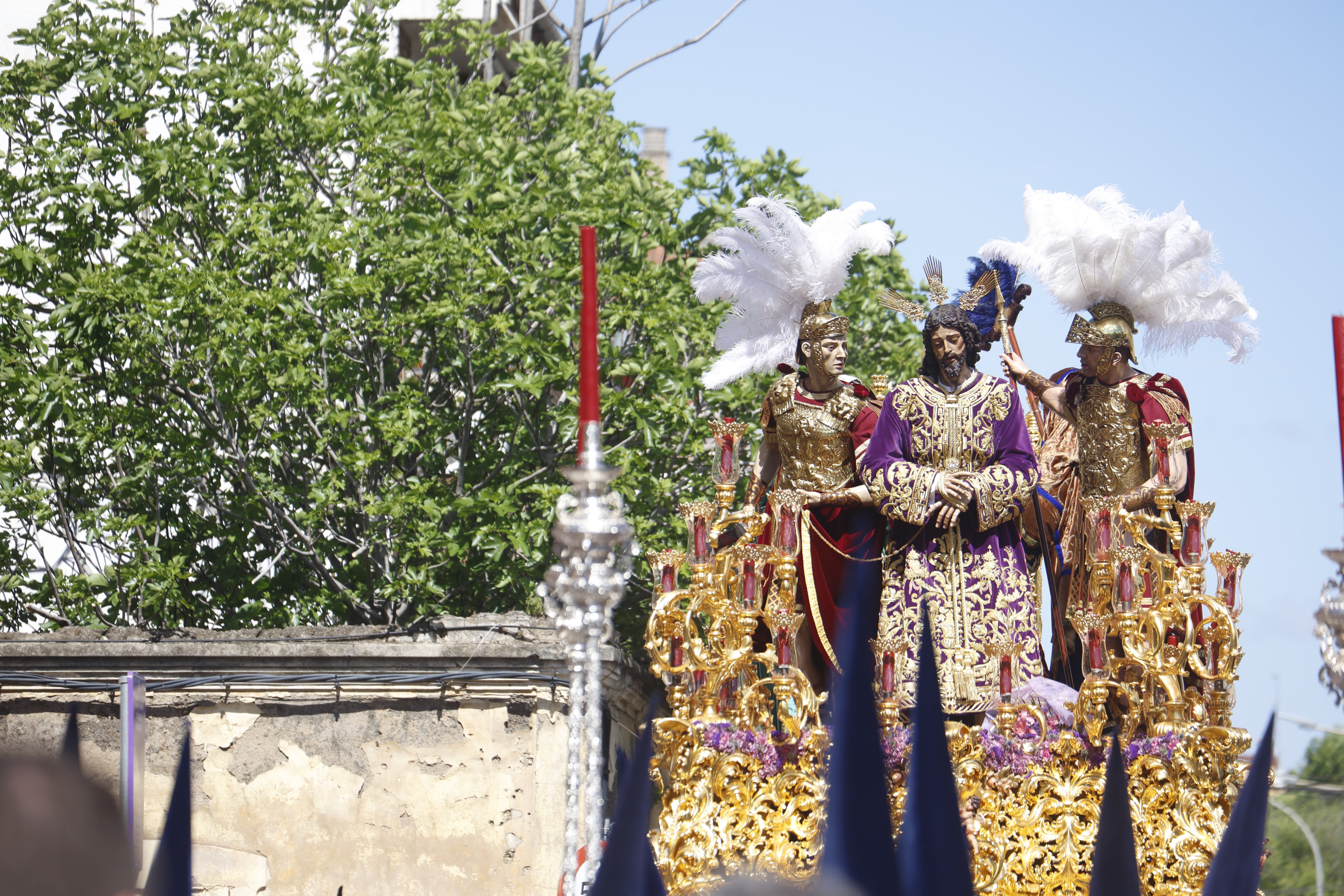 El emocionante paso de la hermandad de la Estrella por el Lunes Santo de Córdoba, en imágenes