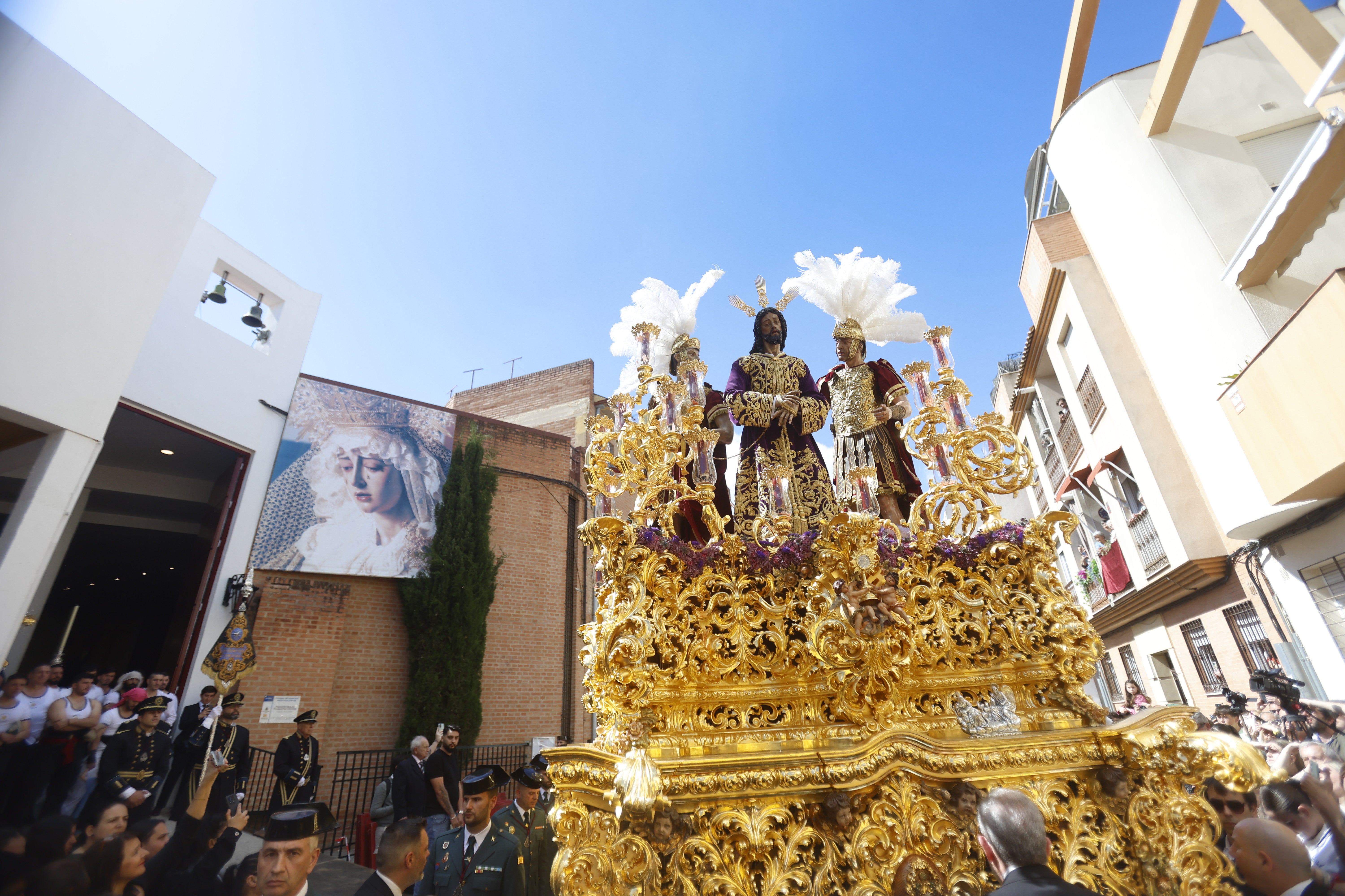 El emocionante paso de la hermandad de la Estrella por el Lunes Santo de Córdoba, en imágenes