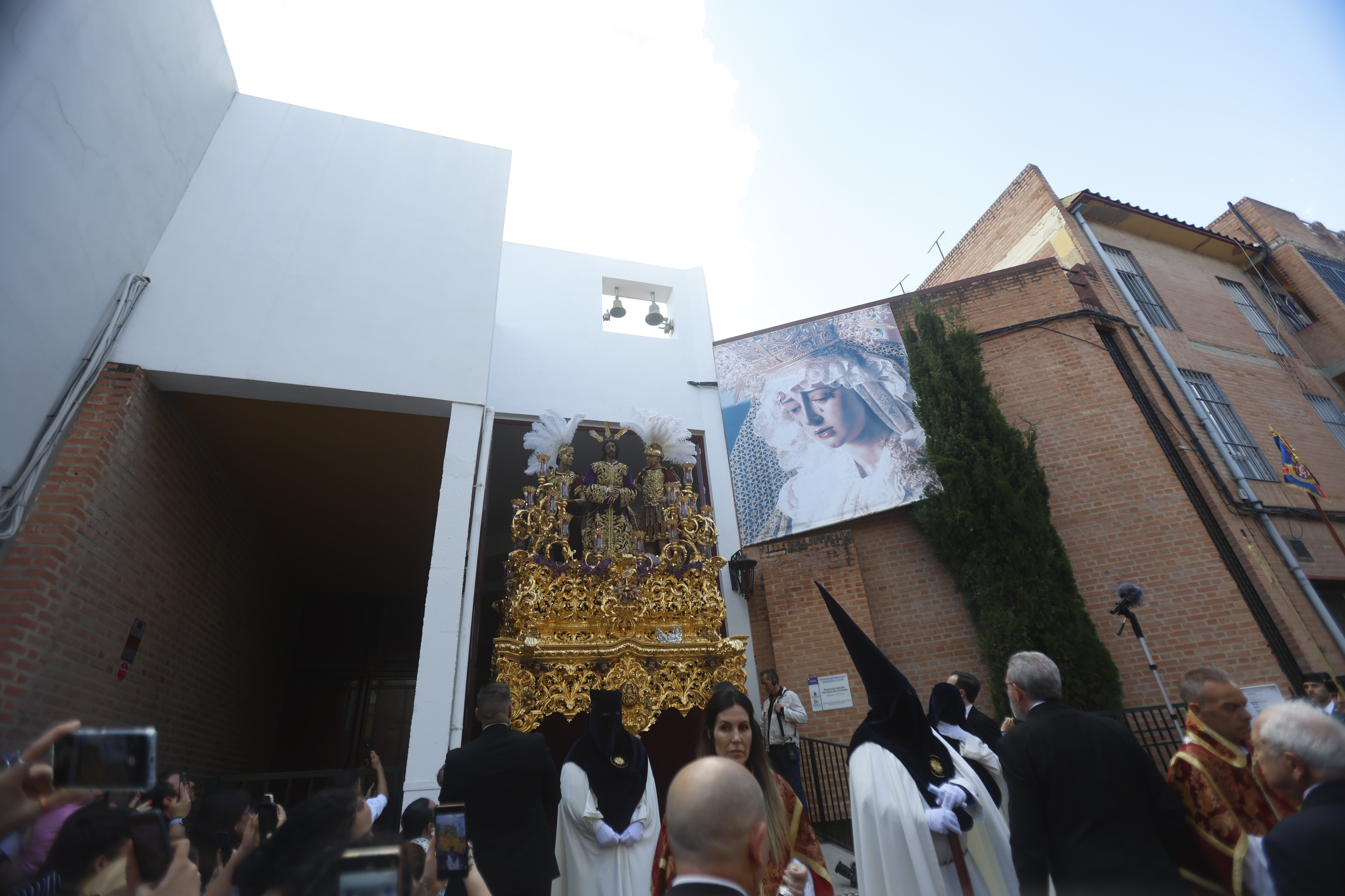 El emocionante paso de la hermandad de la Estrella por el Lunes Santo de Córdoba, en imágenes