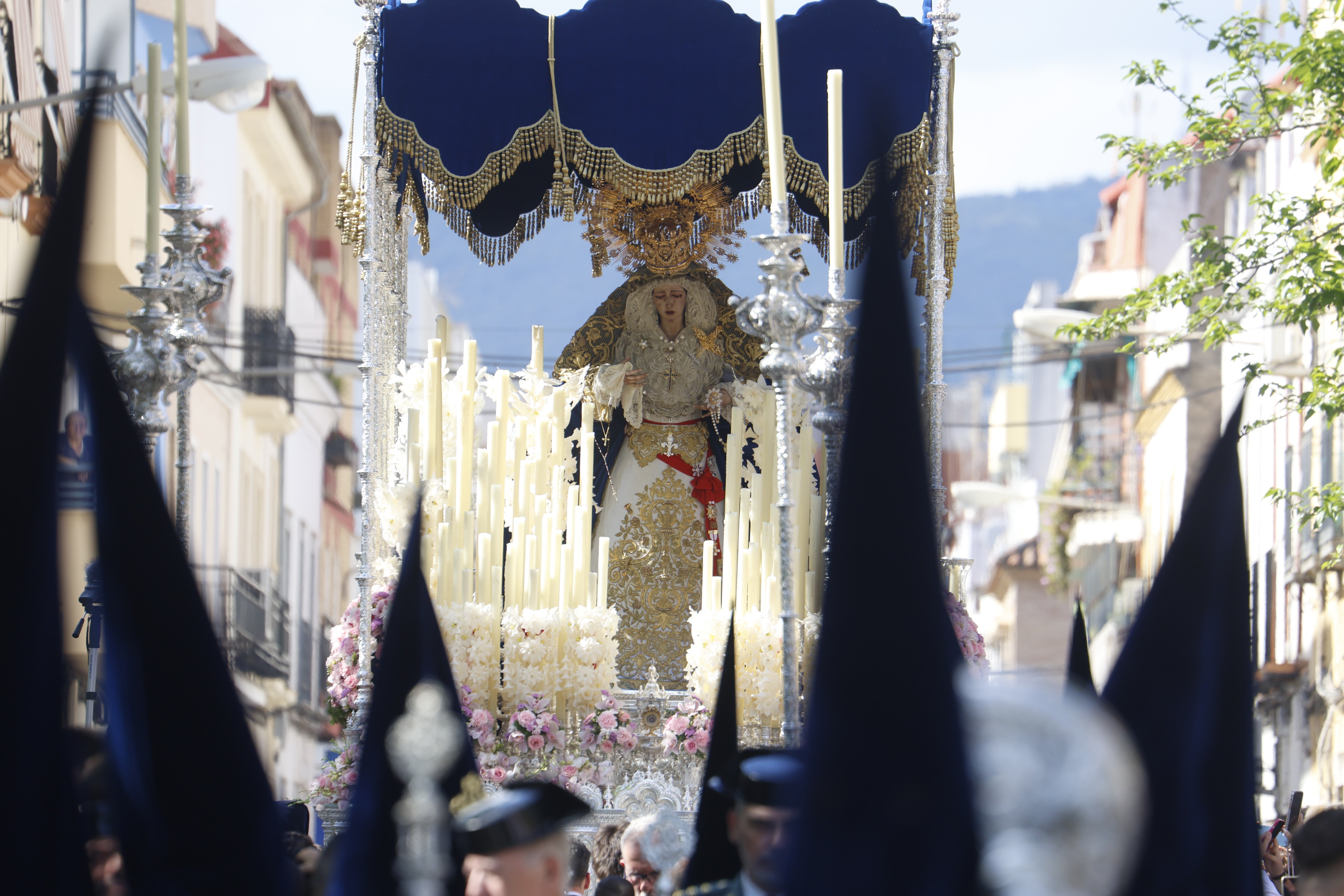El emocionante paso de la hermandad de la Estrella por el Lunes Santo de Córdoba, en imágenes