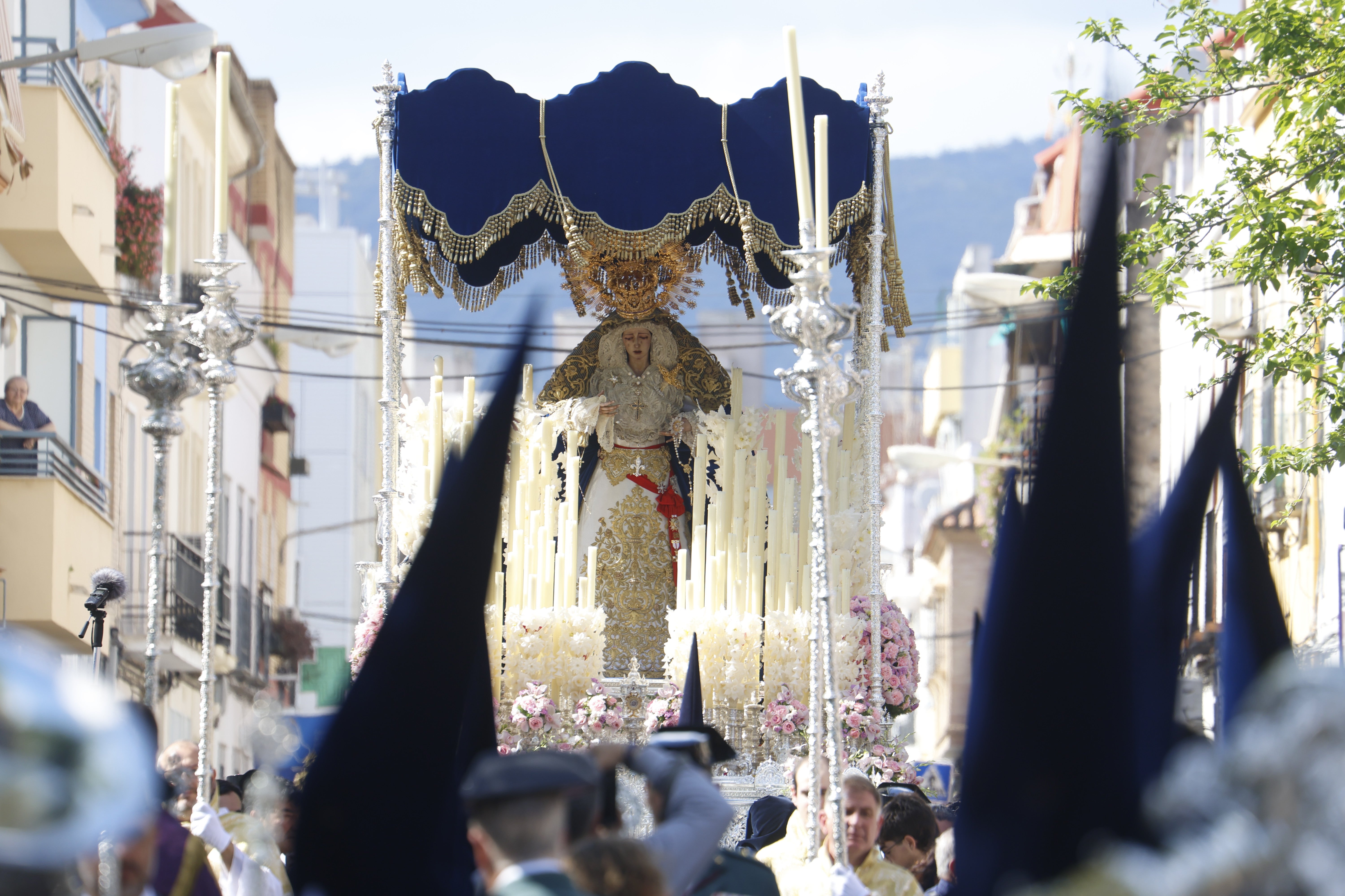 El emocionante paso de la hermandad de la Estrella por el Lunes Santo de Córdoba, en imágenes