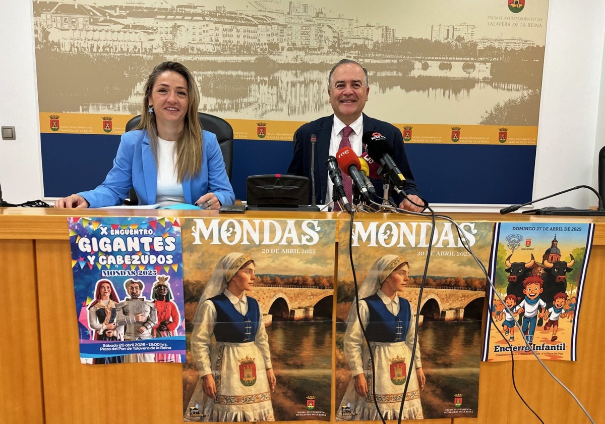 La concejal de Festejos, Pilar Guerrero, junto al alcalde José Julián Gregorio, durante la presentación