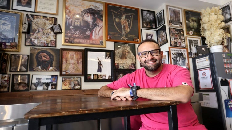 Norberto Samblas , La Bendita Locura: «En este bar se supone que no se debe hablar de fútbol, de política, ni de hermandades»