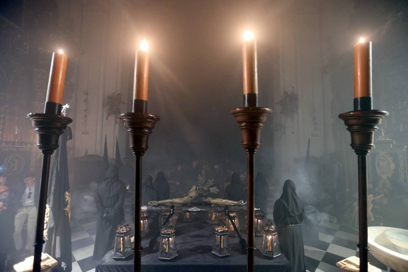 La severidad del Vía Crucis en la Trinidad, en imágenes