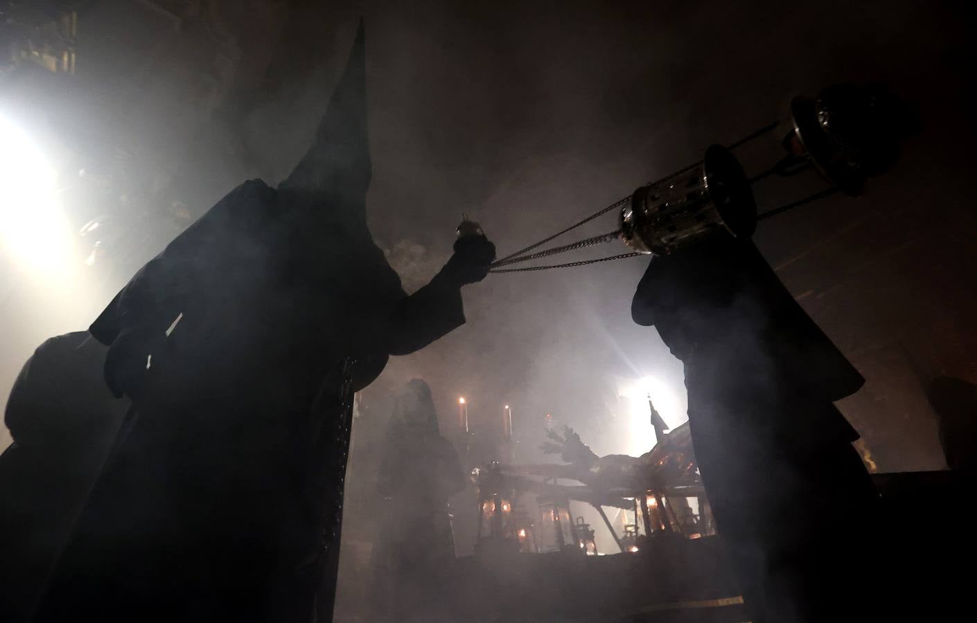 La severidad del Vía Crucis en la Trinidad, en imágenes