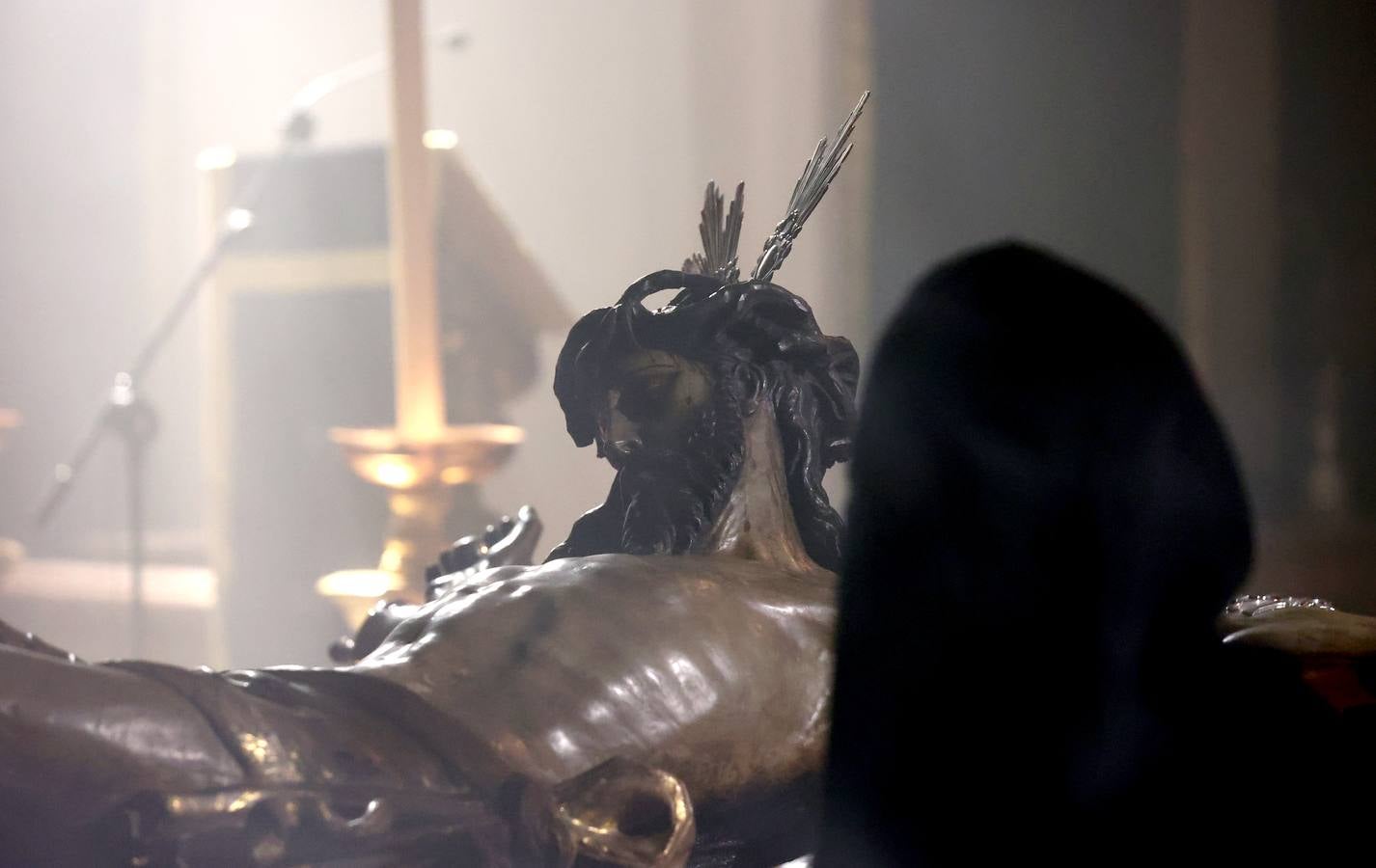 La severidad del Vía Crucis en la Trinidad, en imágenes