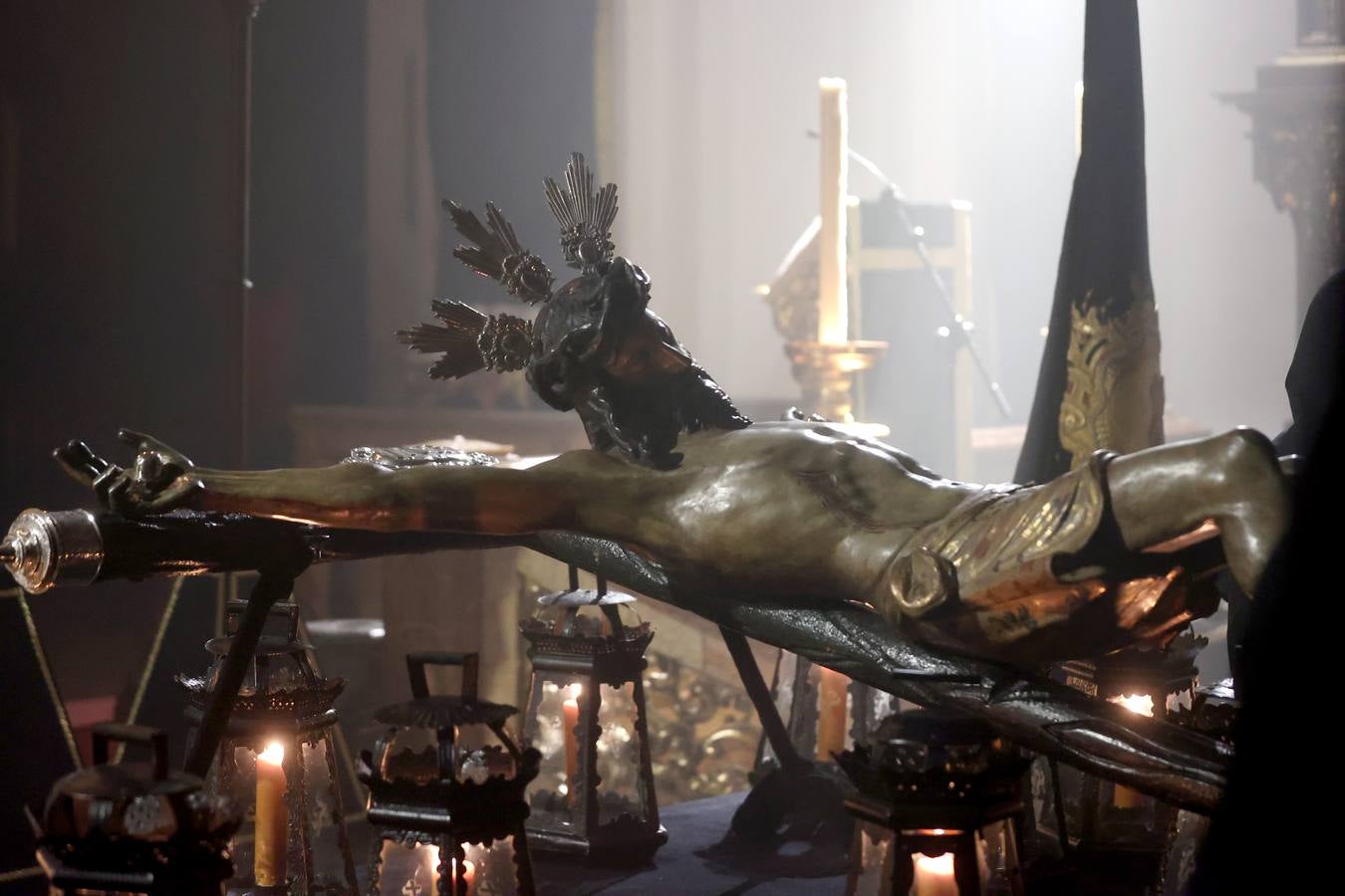 La severidad del Vía Crucis en la Trinidad, en imágenes