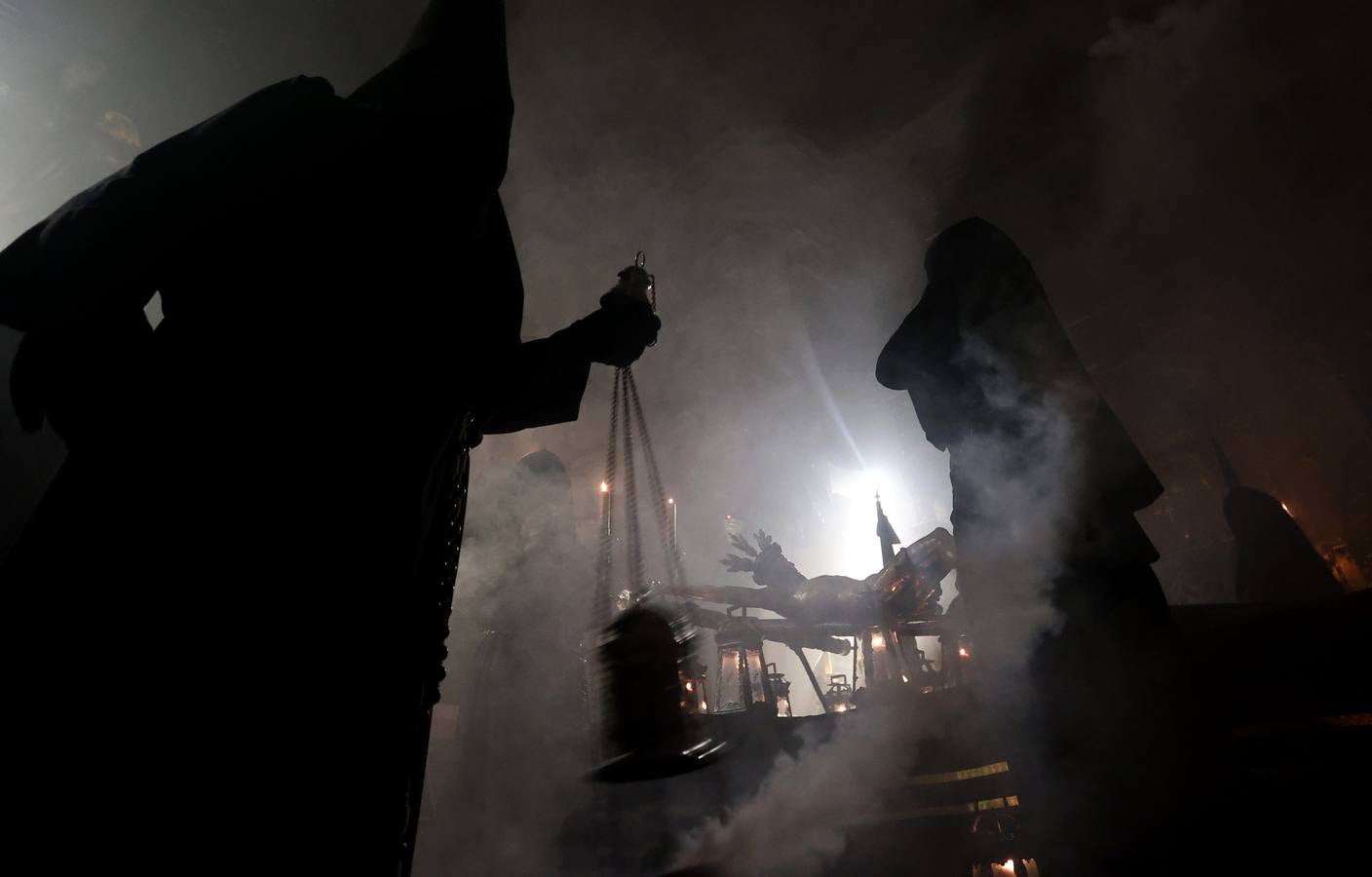 La severidad del Vía Crucis en la Trinidad, en imágenes