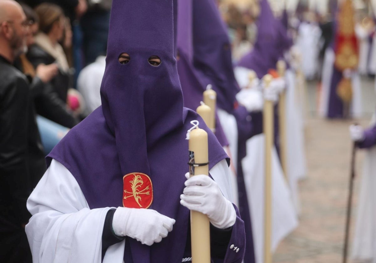 Nazarenos de la hermandad de la Agonía
