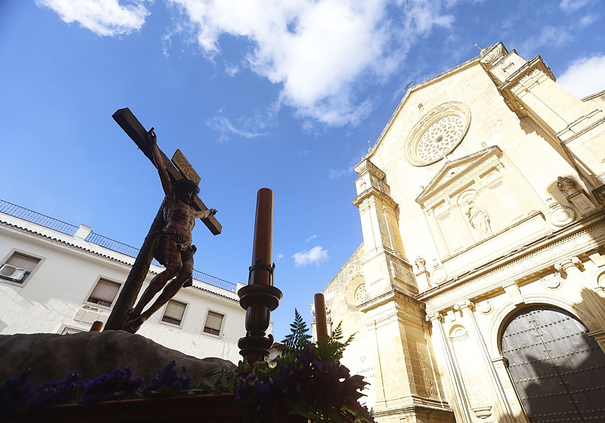 El Santo Cristo de la Universidad junto a la iglesia de San Lorenzo