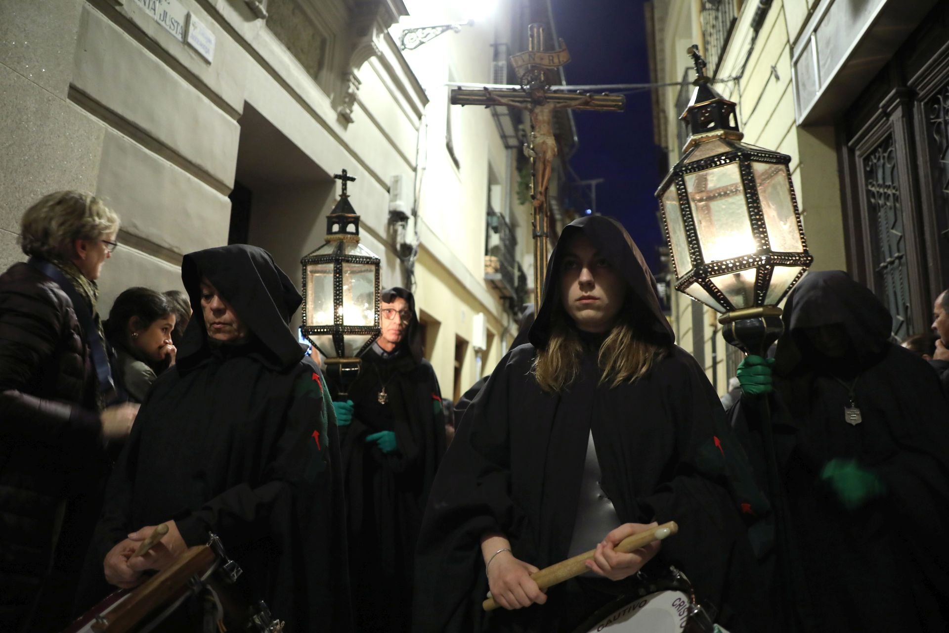 Las imágenes del Cristo de la Misericordia y Soledad de los Pobres por las calles de Toledo