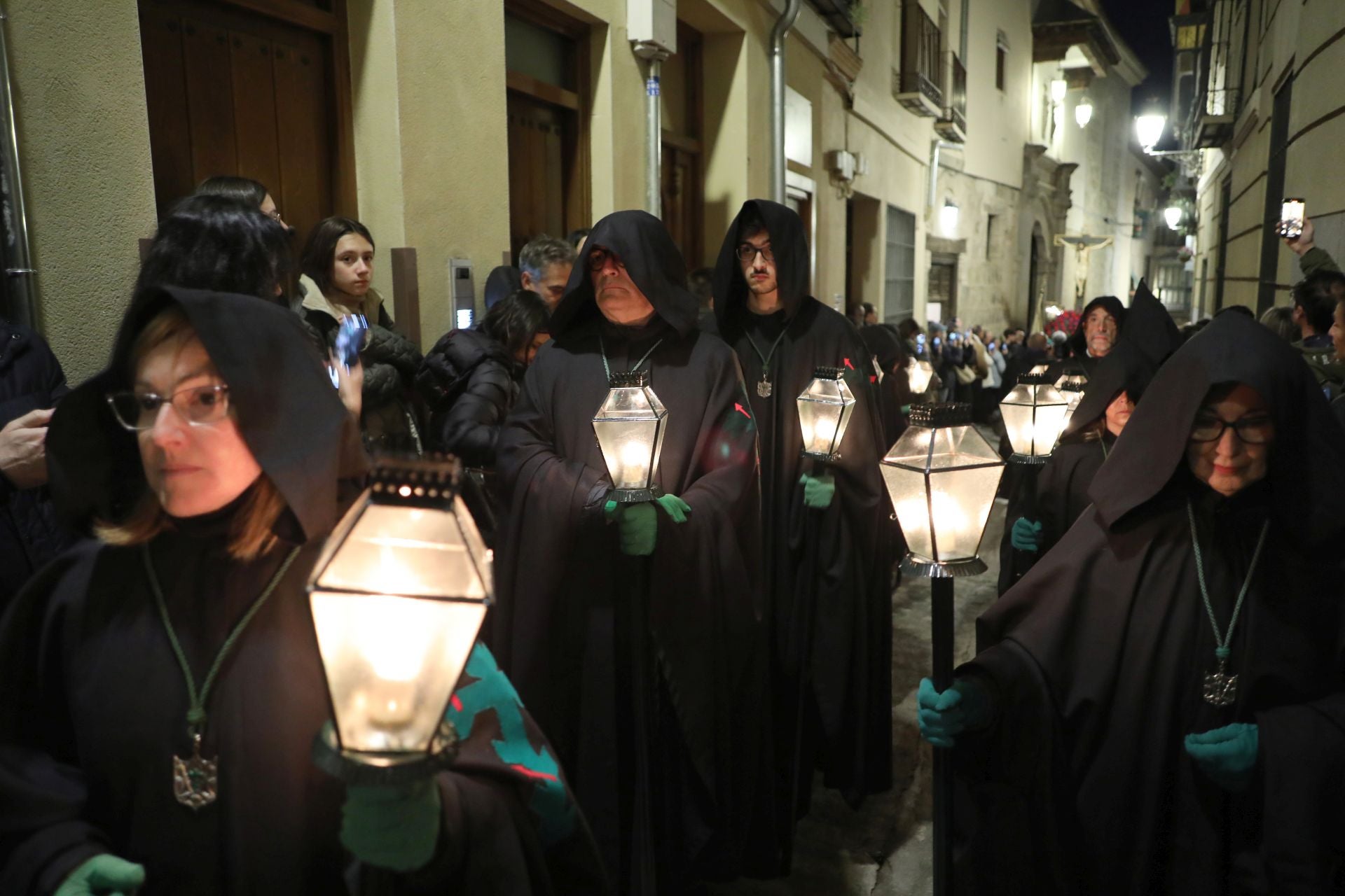 Las imágenes del Cristo de la Misericordia y Soledad de los Pobres por las calles de Toledo