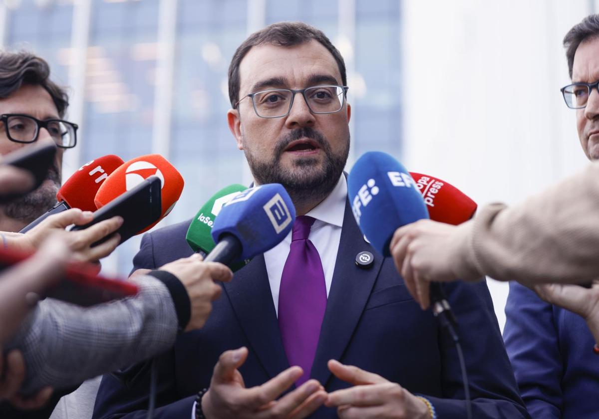 El presidente del Principado de Asturias, Adrián Barbón