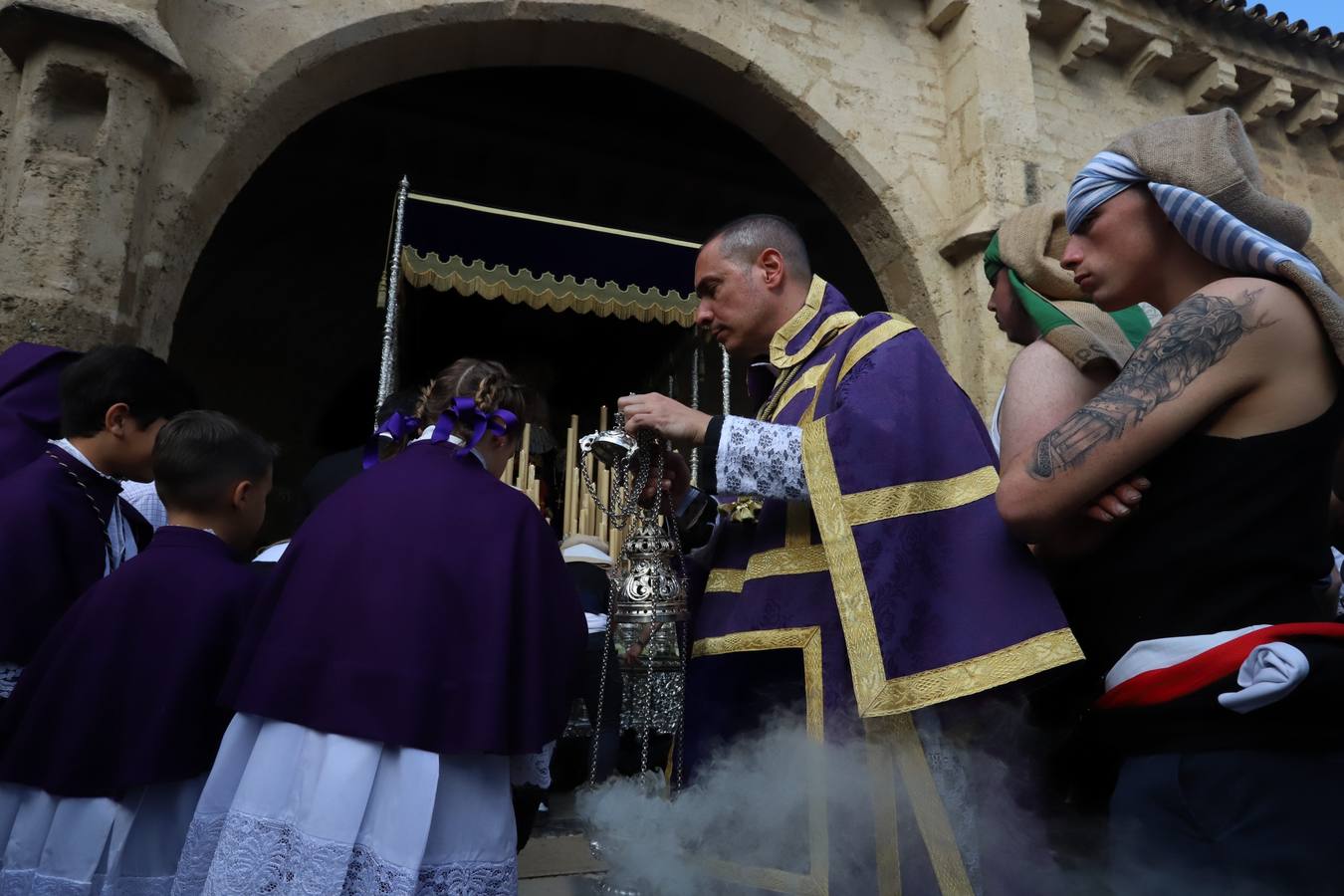 La hermandad del Calvario en el Miércoles Santo de Córdoba, en imágenes