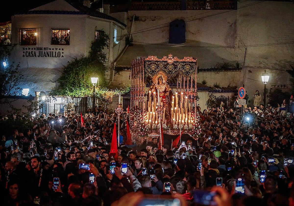 María Santísima del Sacromonte en la procesión de los Gitanos